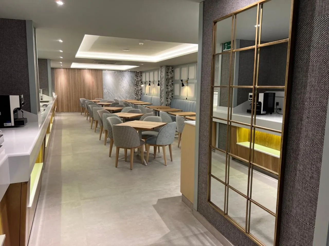 Restaurant/places to eat in Hotel Noy