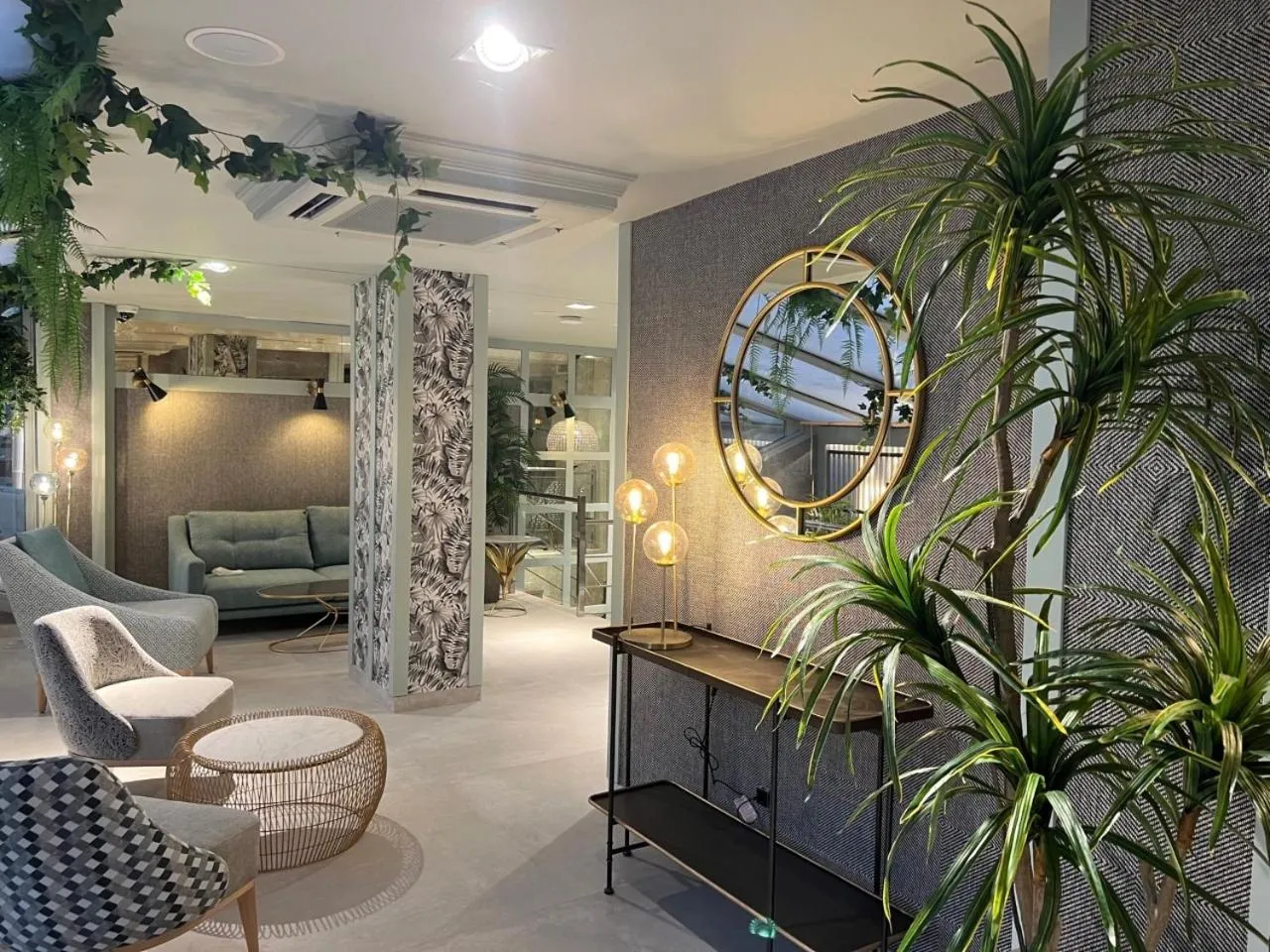 Lobby or reception in Hotel Noy