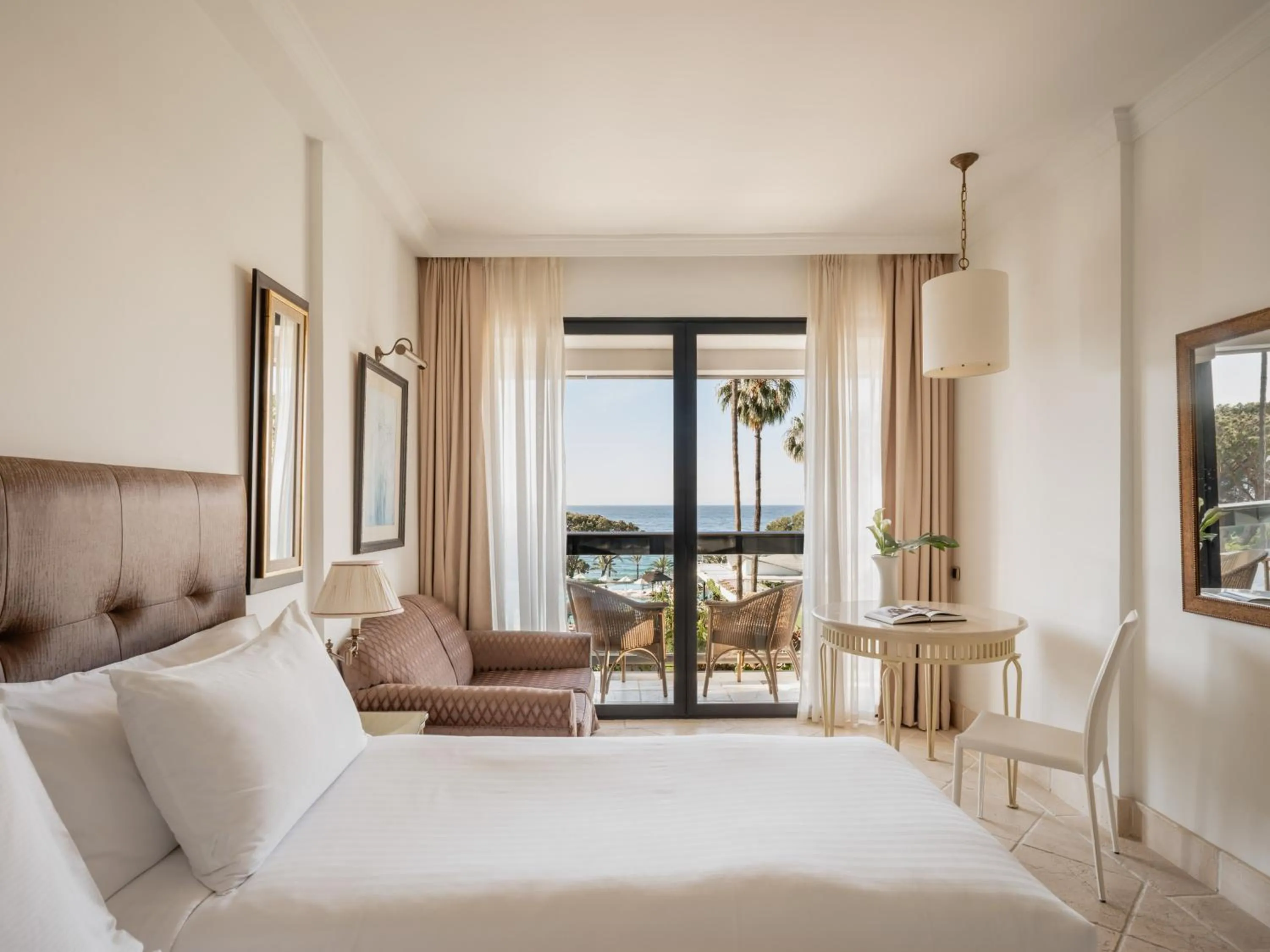 Bed in Hotel Don Pepe Gran Meliá