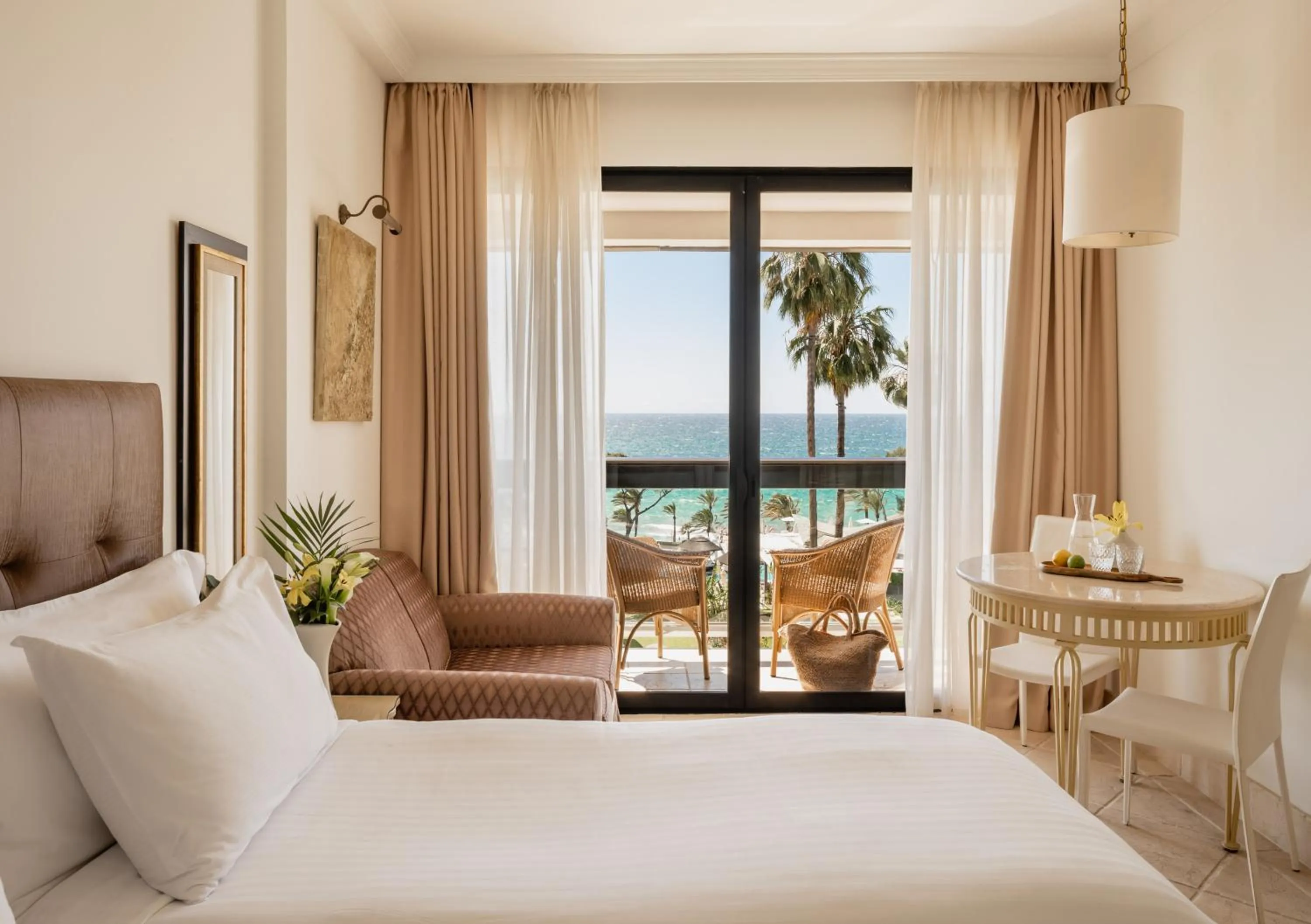 Bed in Hotel Don Pepe Gran Meliá