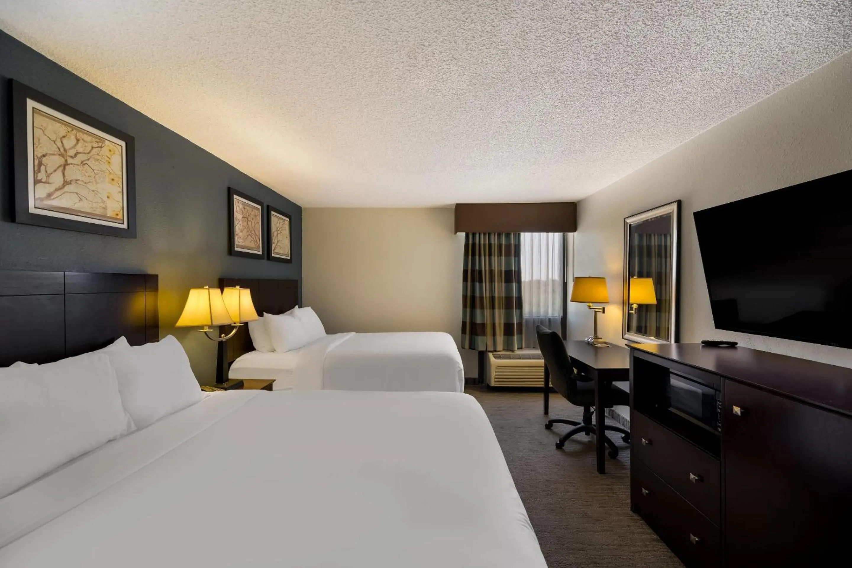 Bedroom, Bed in Suburban Studios San Angelo near Convention Center