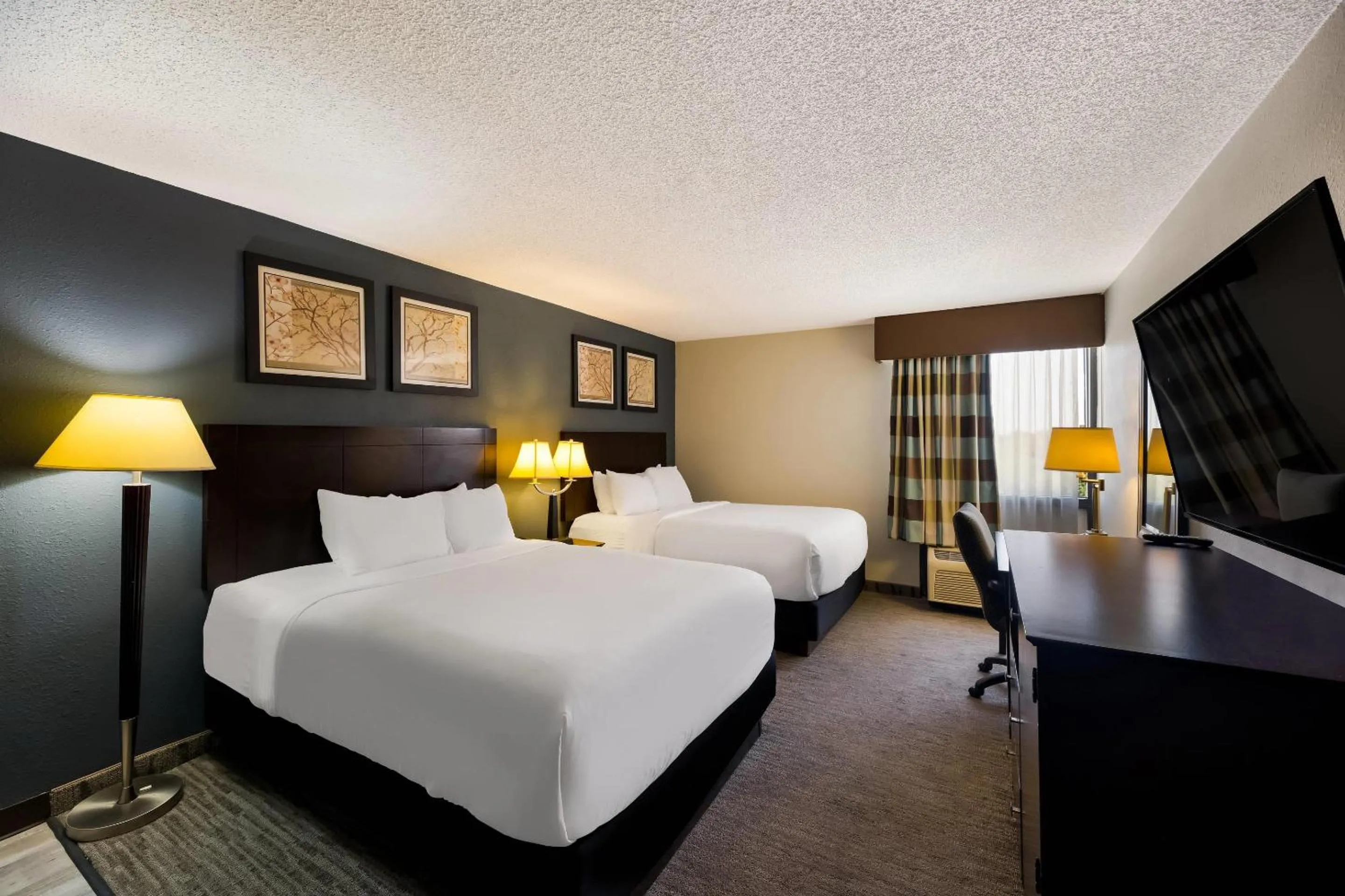 Bedroom, Bed in Suburban Studios San Angelo near Convention Center