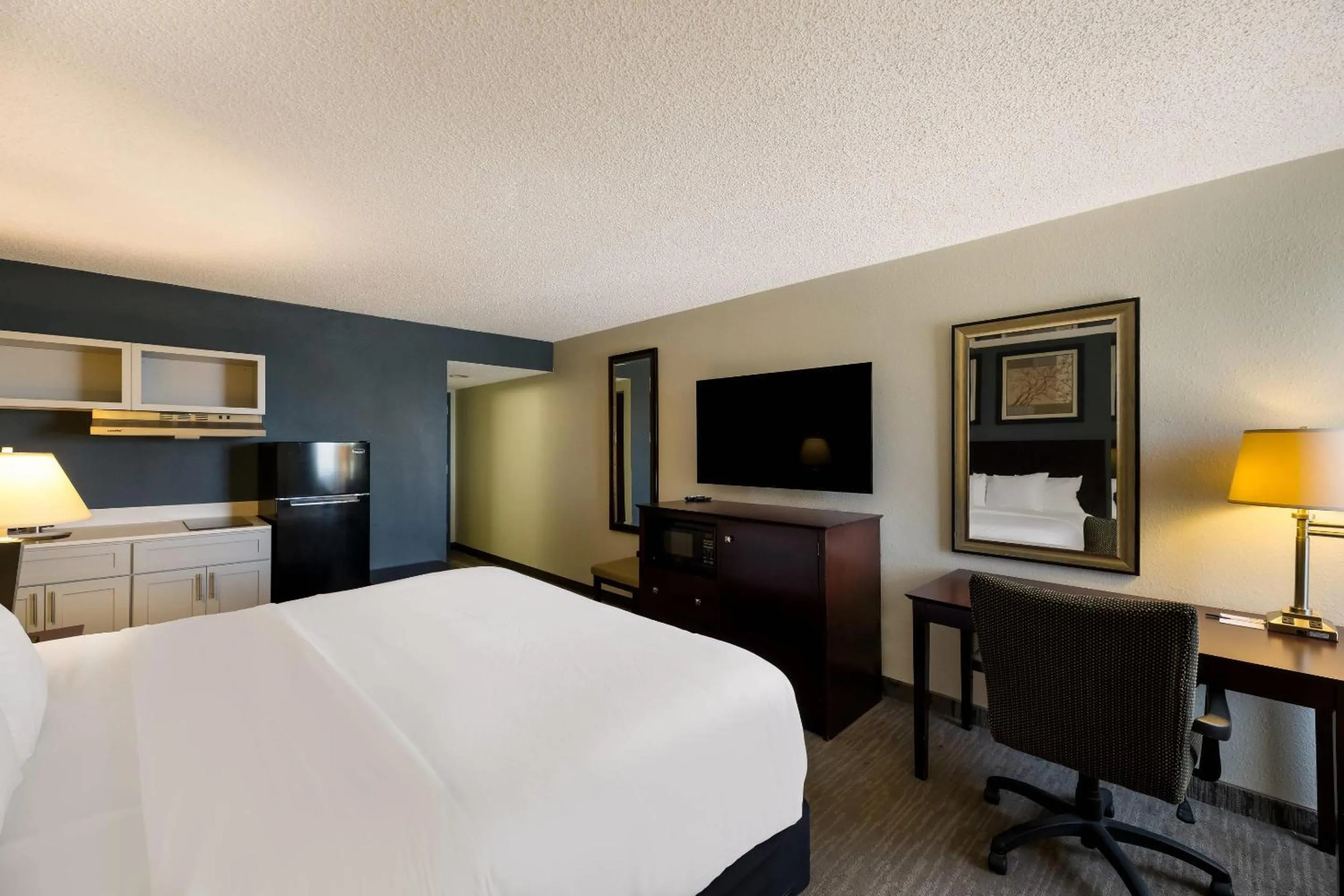 Bedroom, Bed in Suburban Studios San Angelo near Convention Center