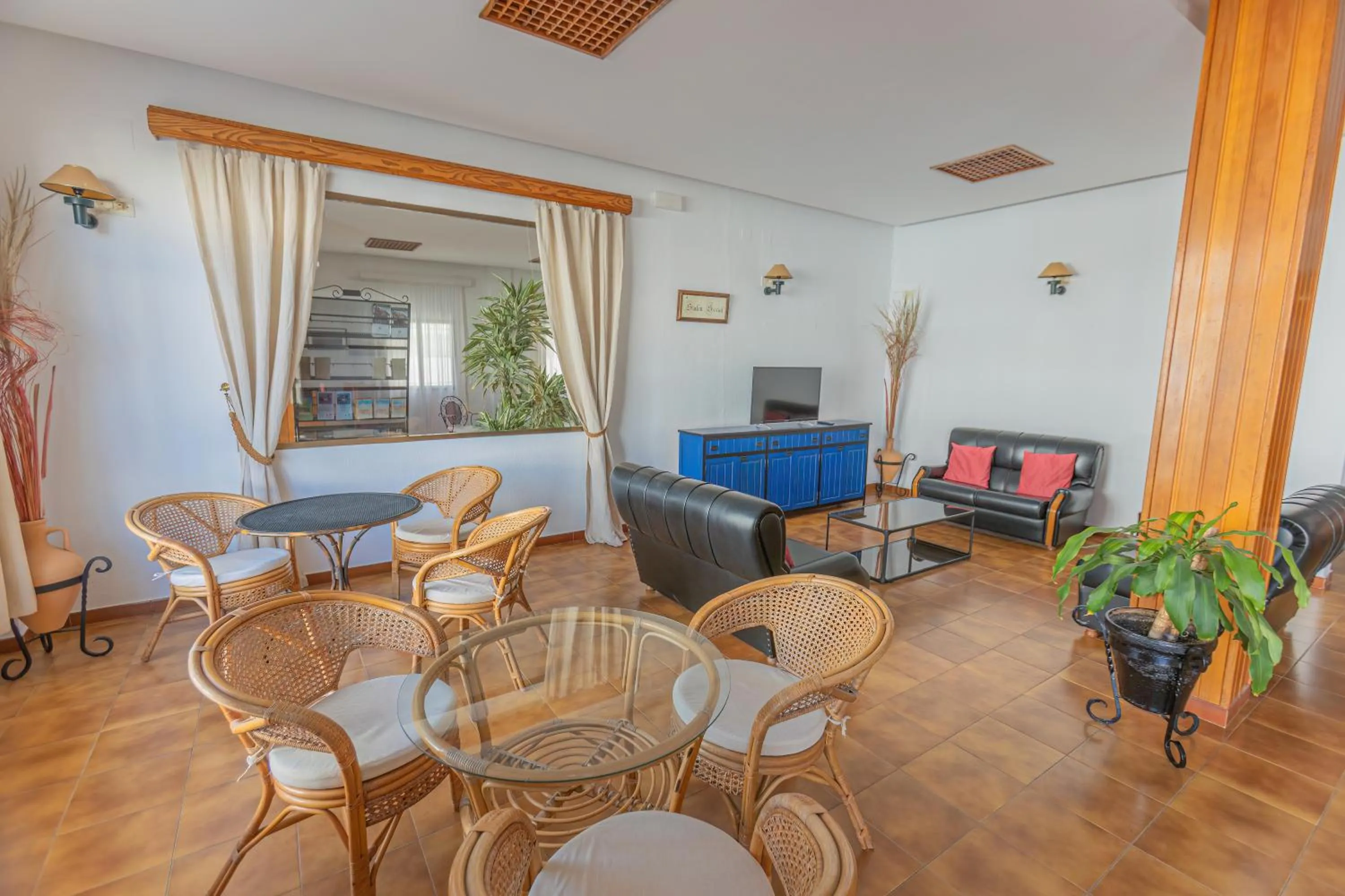 Living room in Hotel Tres Jotas Conil