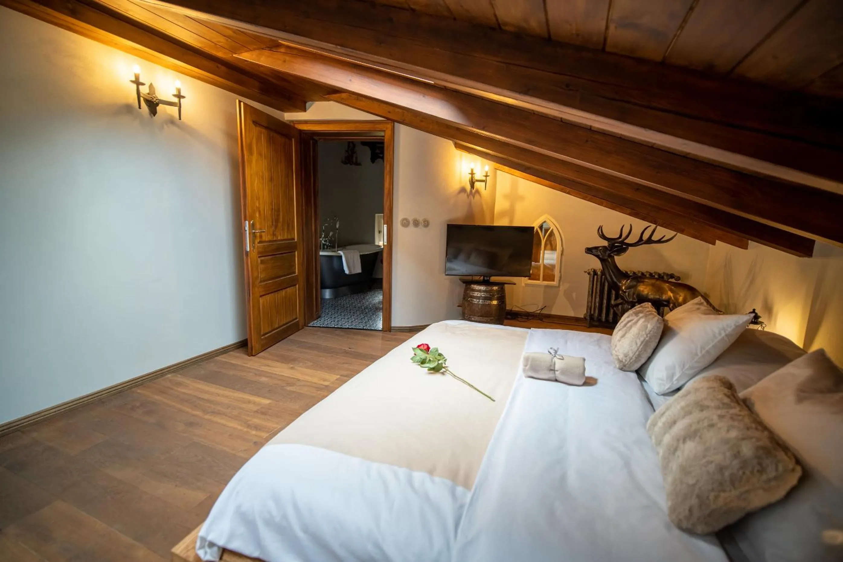 Bed in Hrad Kunzov Boutique Hotel & SPA & Restaurant