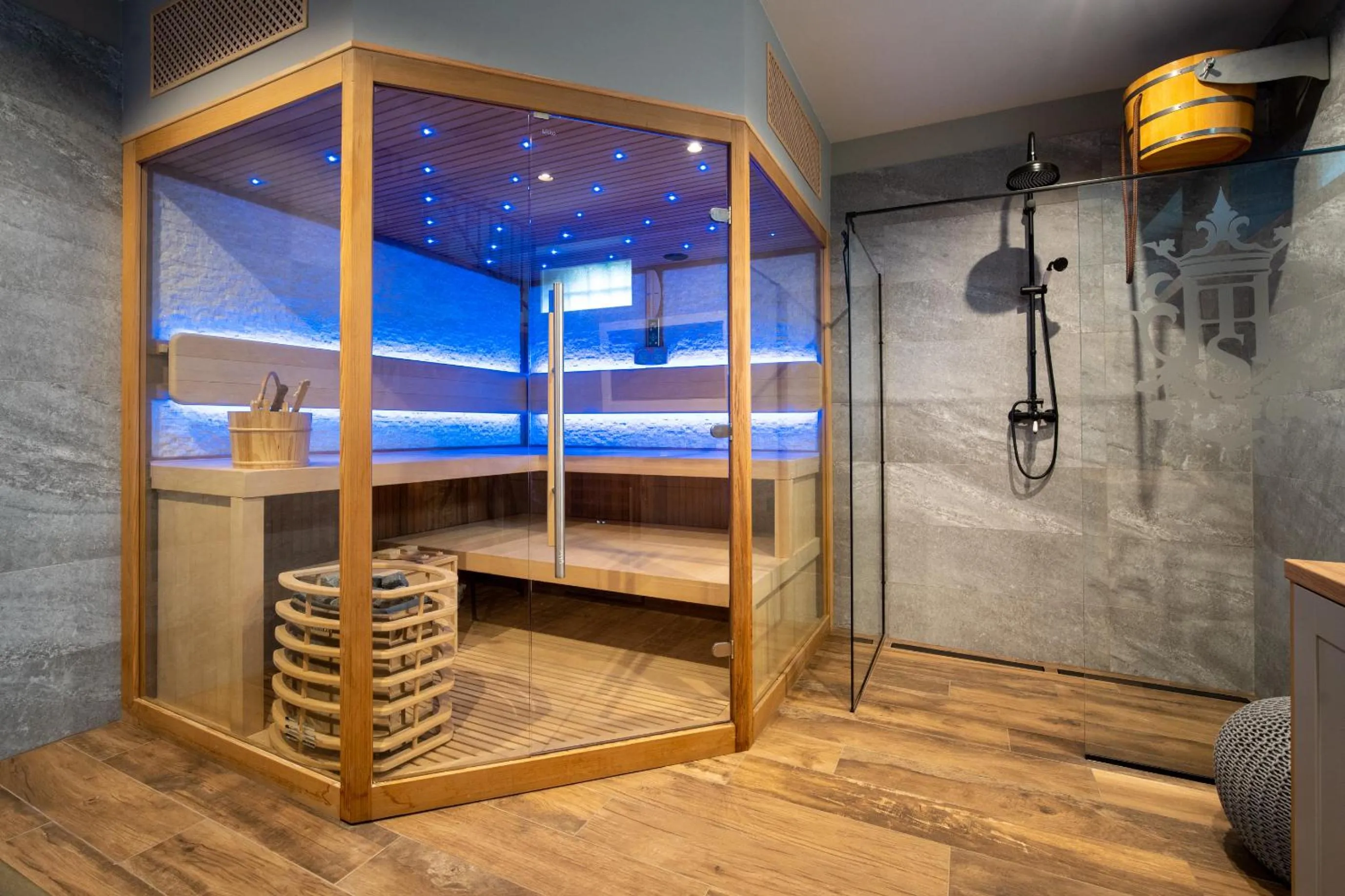 Shower, Bed in Hrad Kunzov Boutique Hotel & SPA & Restaurant