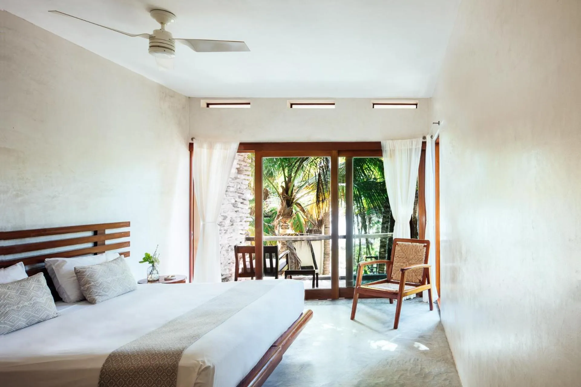 Photo of the whole room, Bed in Olas Tulum