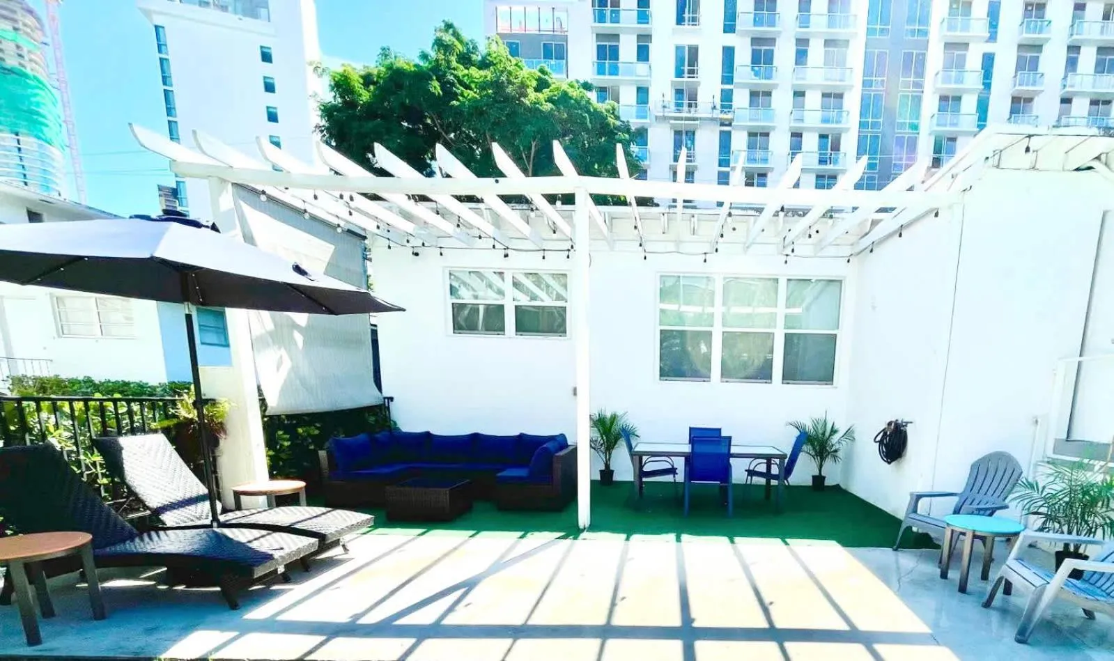 Oia House Brickell Beach 10 minutes Pool Location