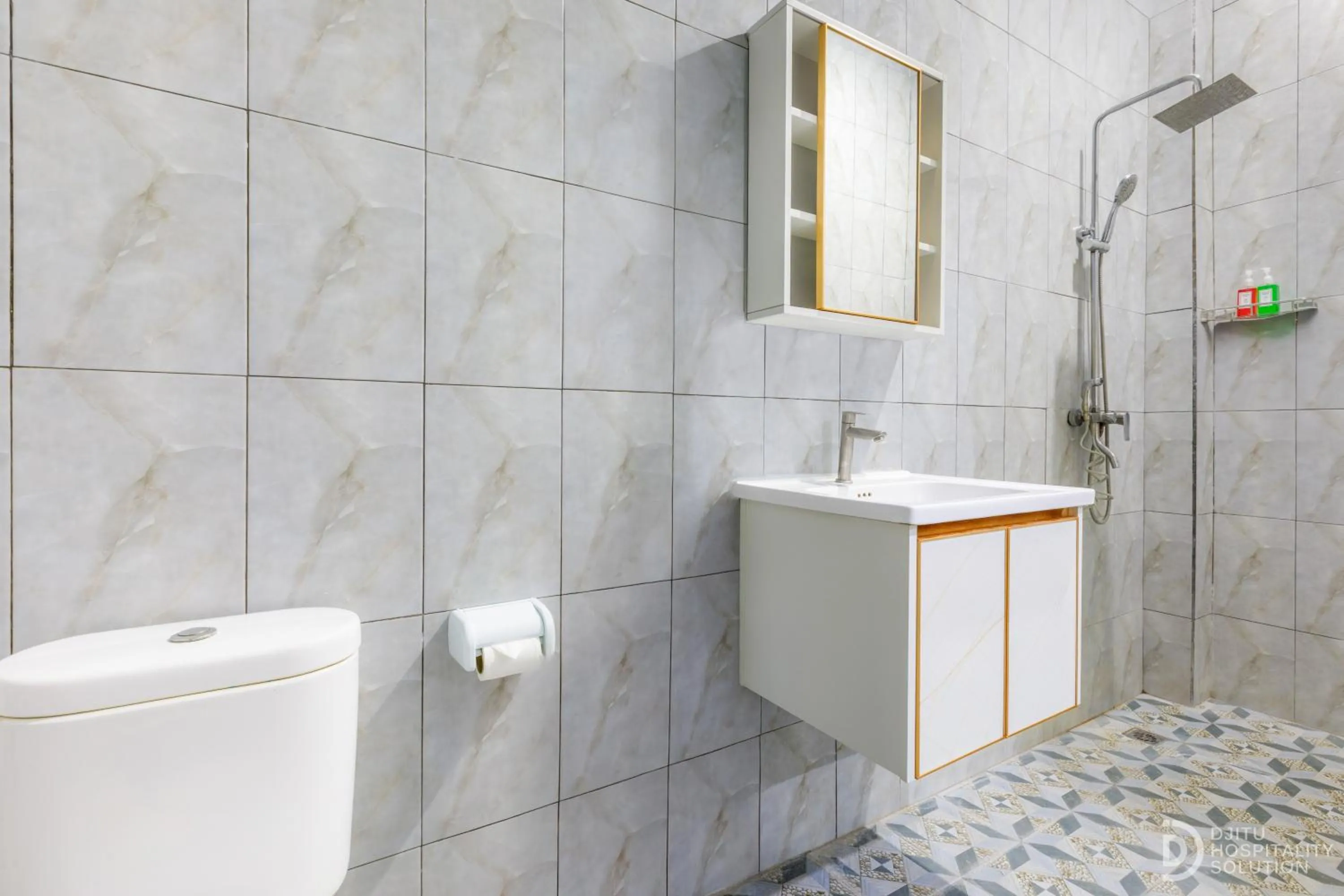 Shower in Bali DD homestay seminyak