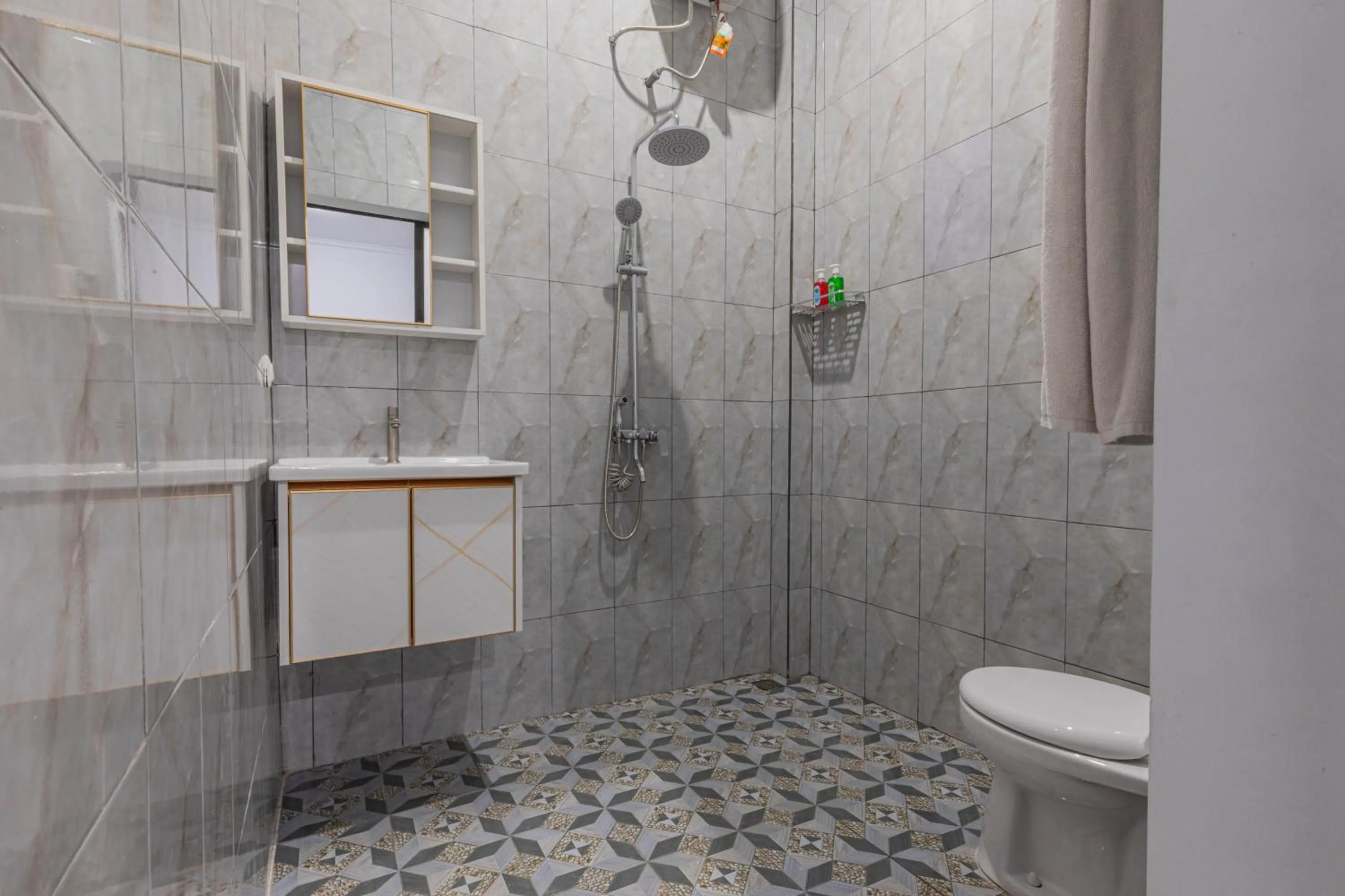 Shower in Bali DD homestay seminyak