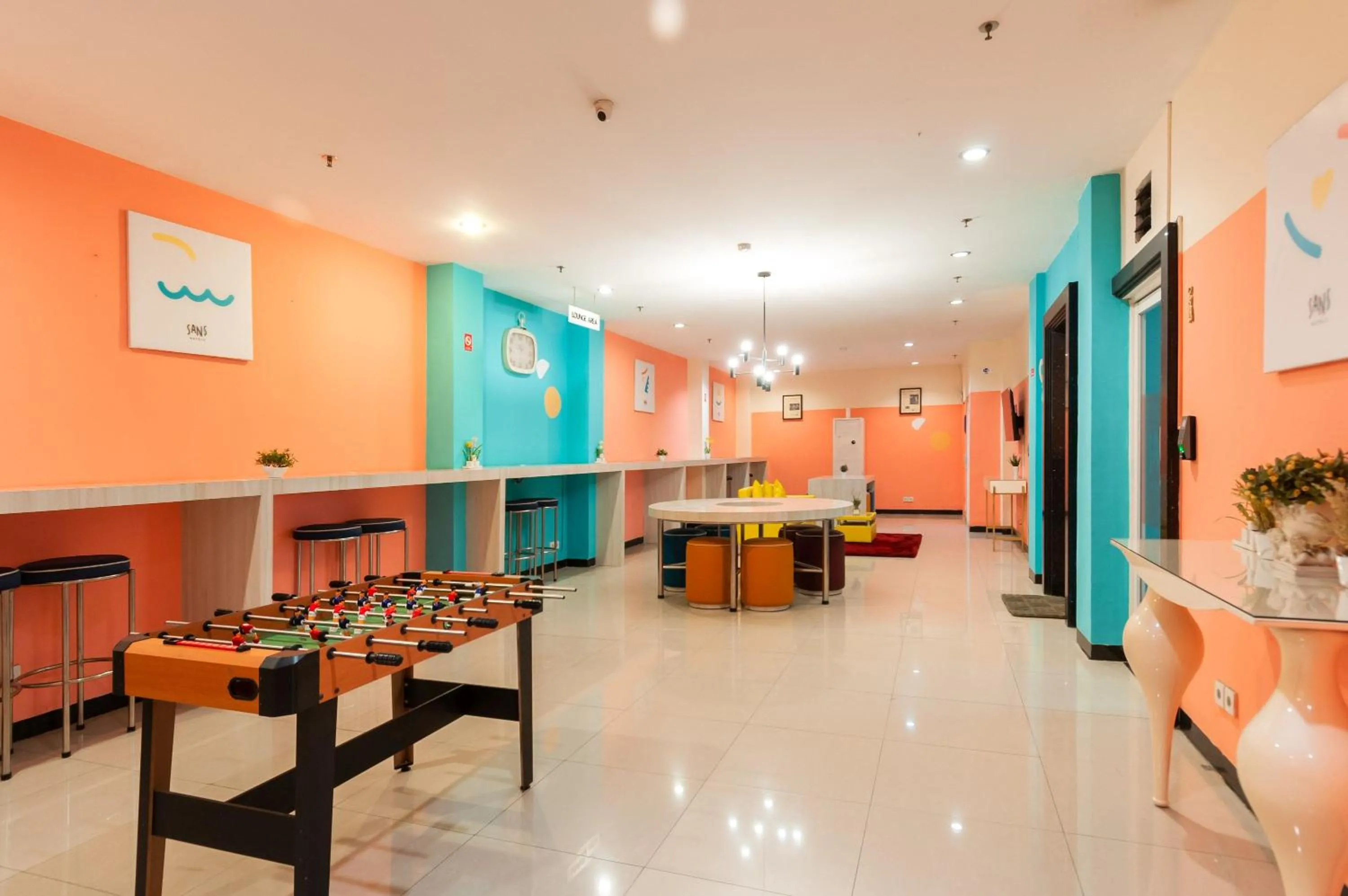 Seating area in Sans Hotel Finest Medan