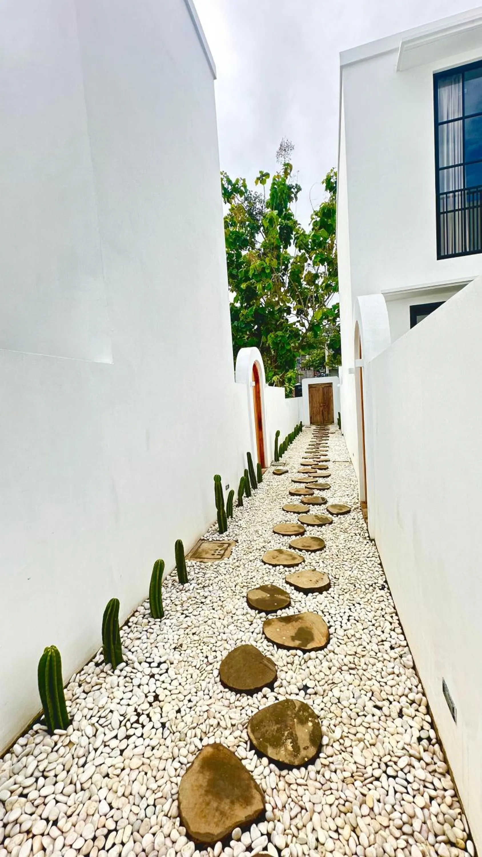 Facade/entrance in Bukawa Residences Balangan