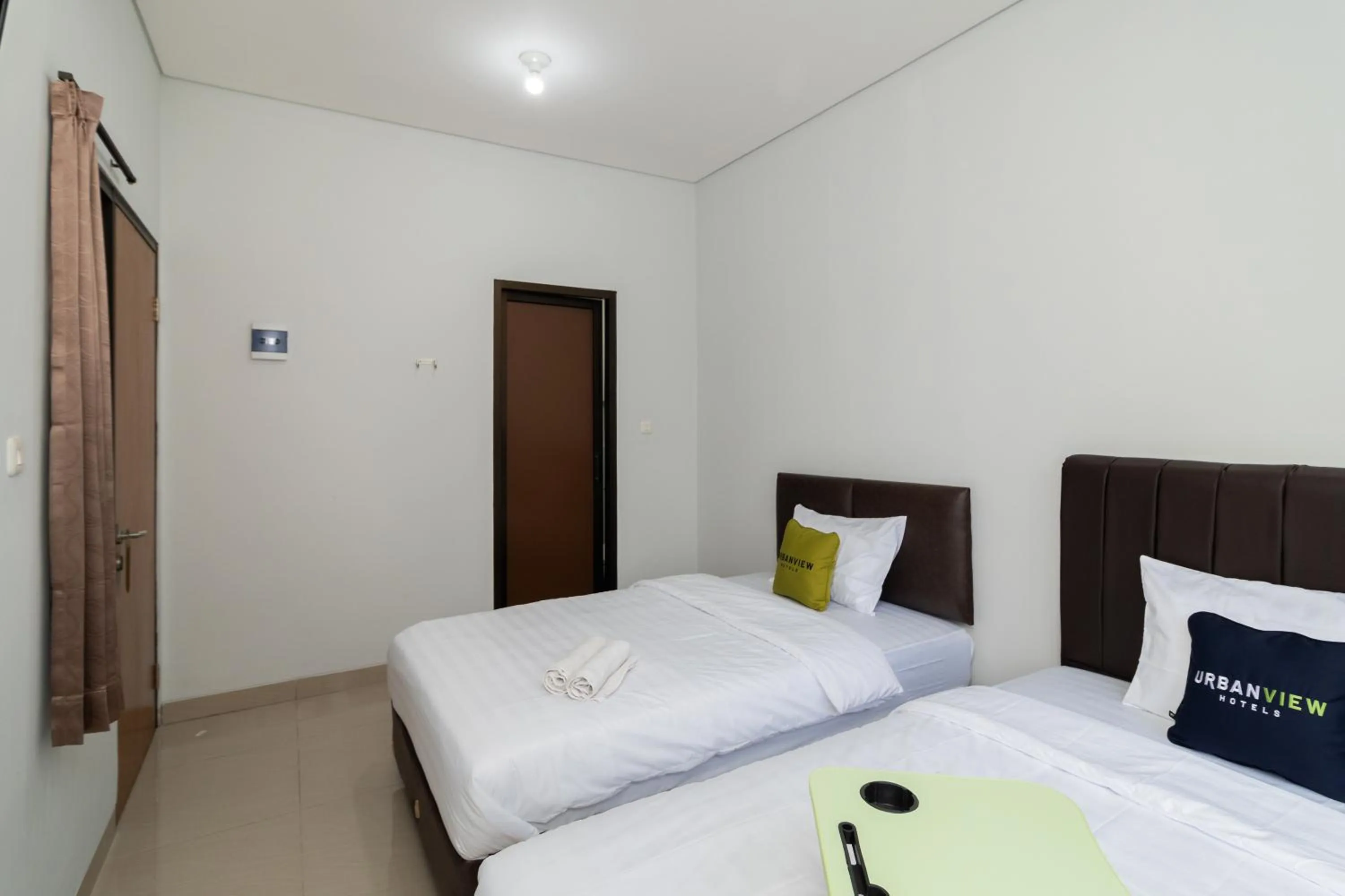 Bedroom, Bed in Urbanview Hotel Pasar Baru Jakarta by RedDoorz