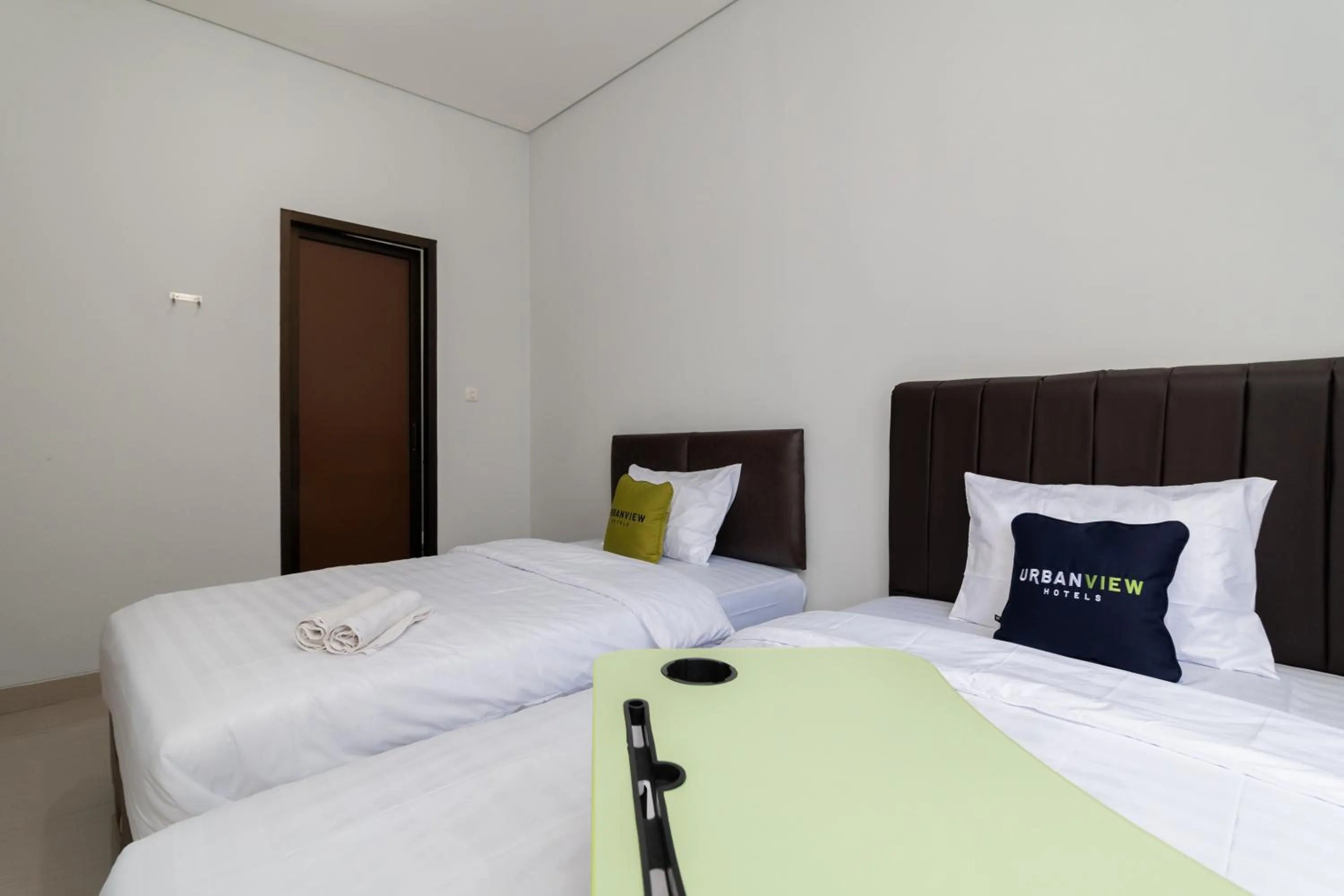 Bedroom, Bed in Urbanview Hotel Pasar Baru Jakarta by RedDoorz