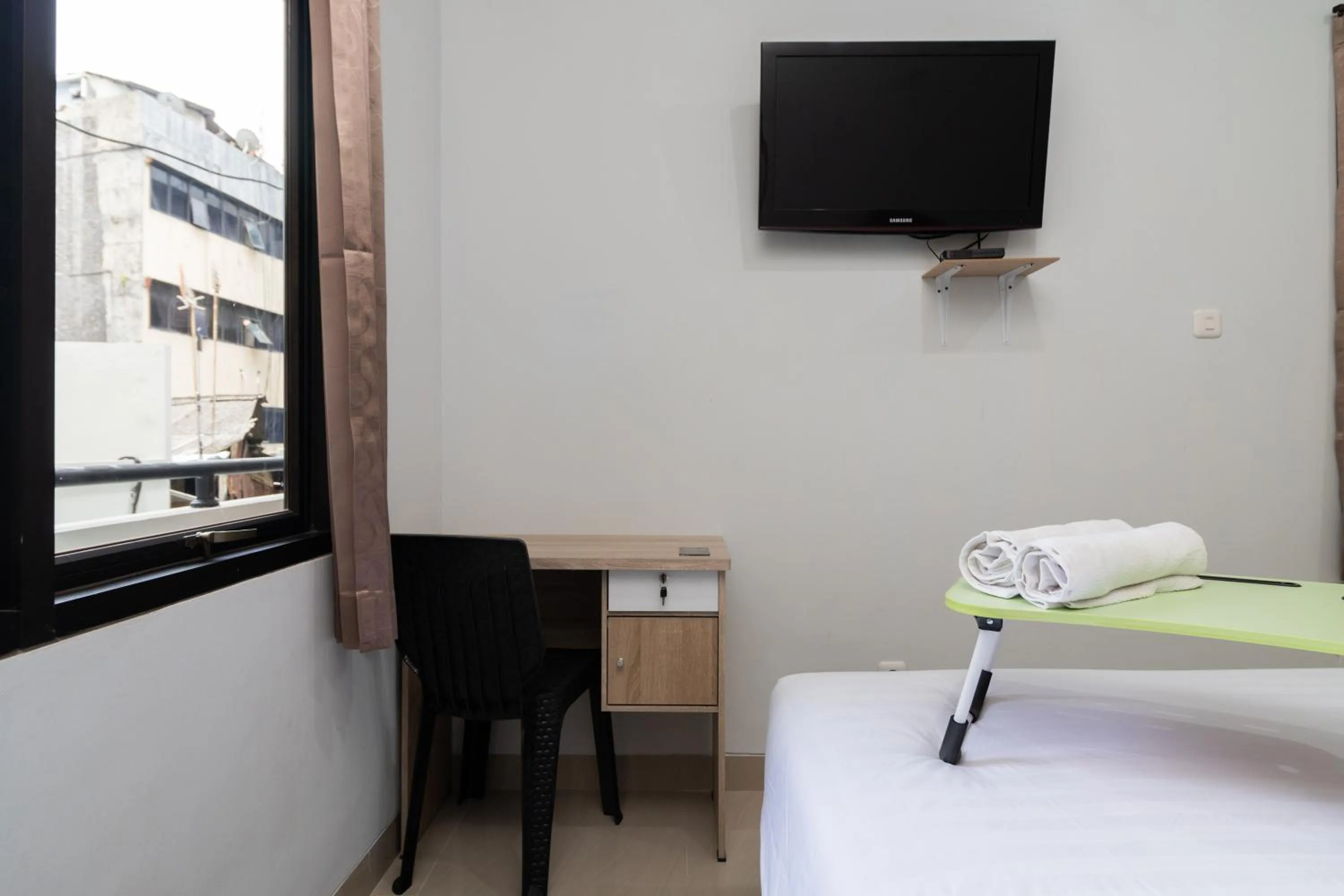 Bedroom, Bed in Urbanview Hotel Pasar Baru Jakarta by RedDoorz