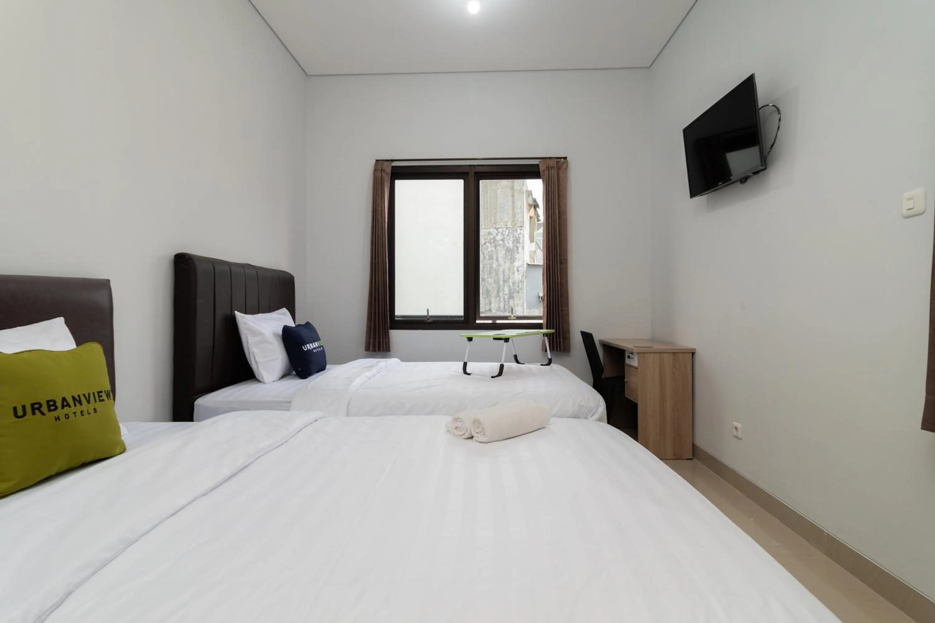 Bedroom, Bed in Urbanview Hotel Pasar Baru Jakarta by RedDoorz