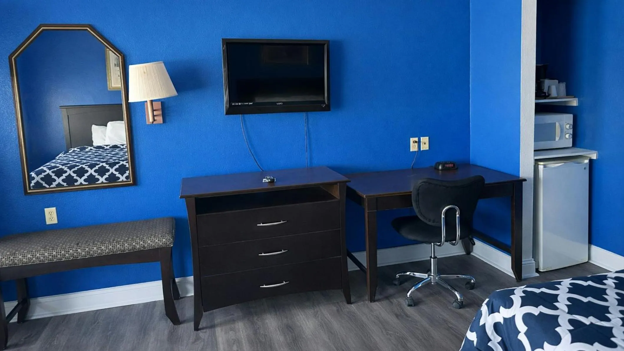 Photo of the whole room in Apollo Lodge and RV Park