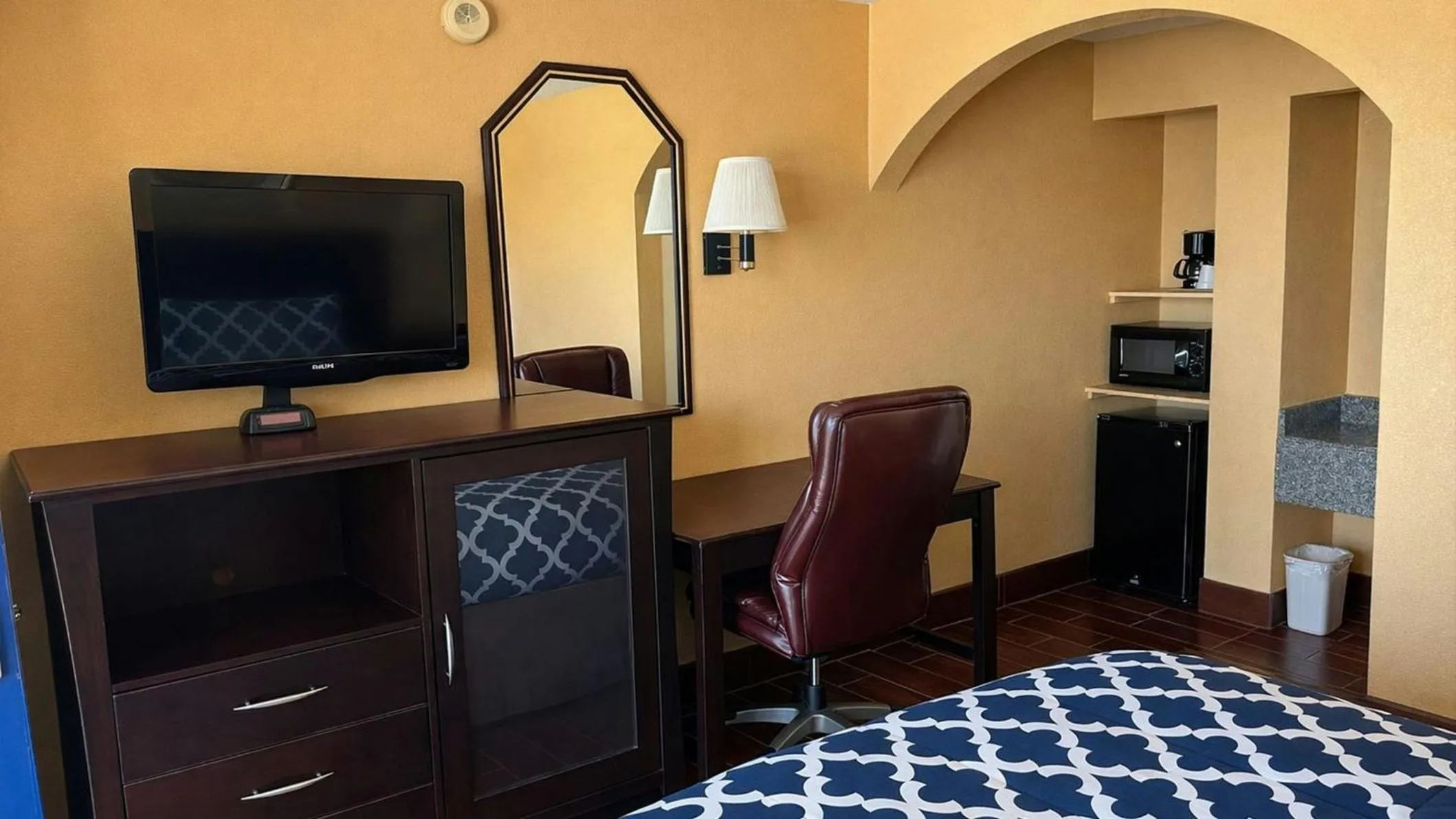 Bedroom in Apollo Lodge and RV Park