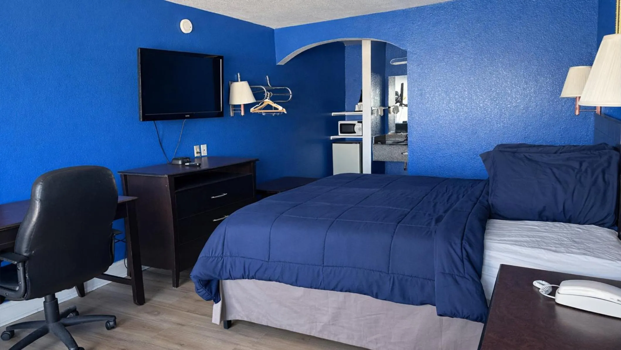 Bedroom, Bed in Apollo Lodge and RV Park