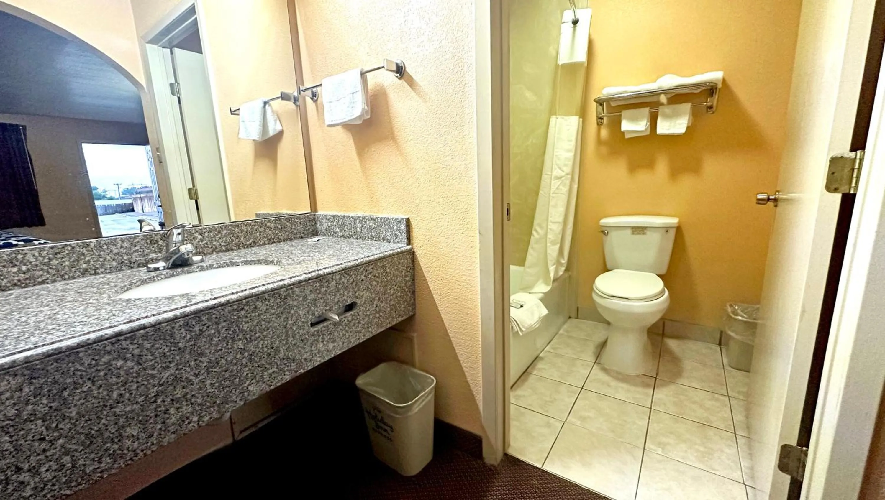 Bathroom in Apollo Lodge and RV Park