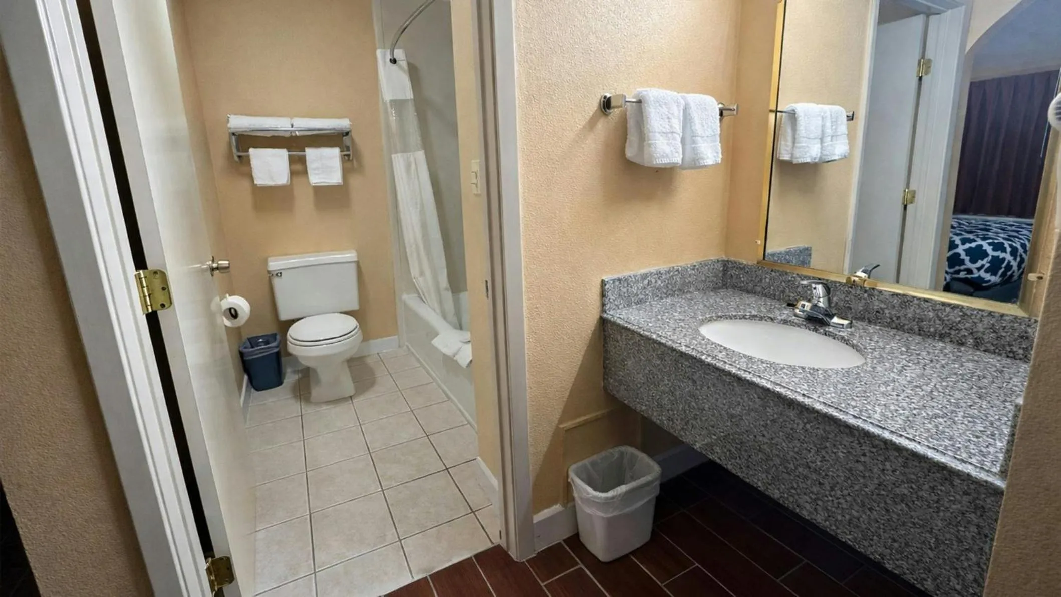 Bathroom in Apollo Lodge and RV Park