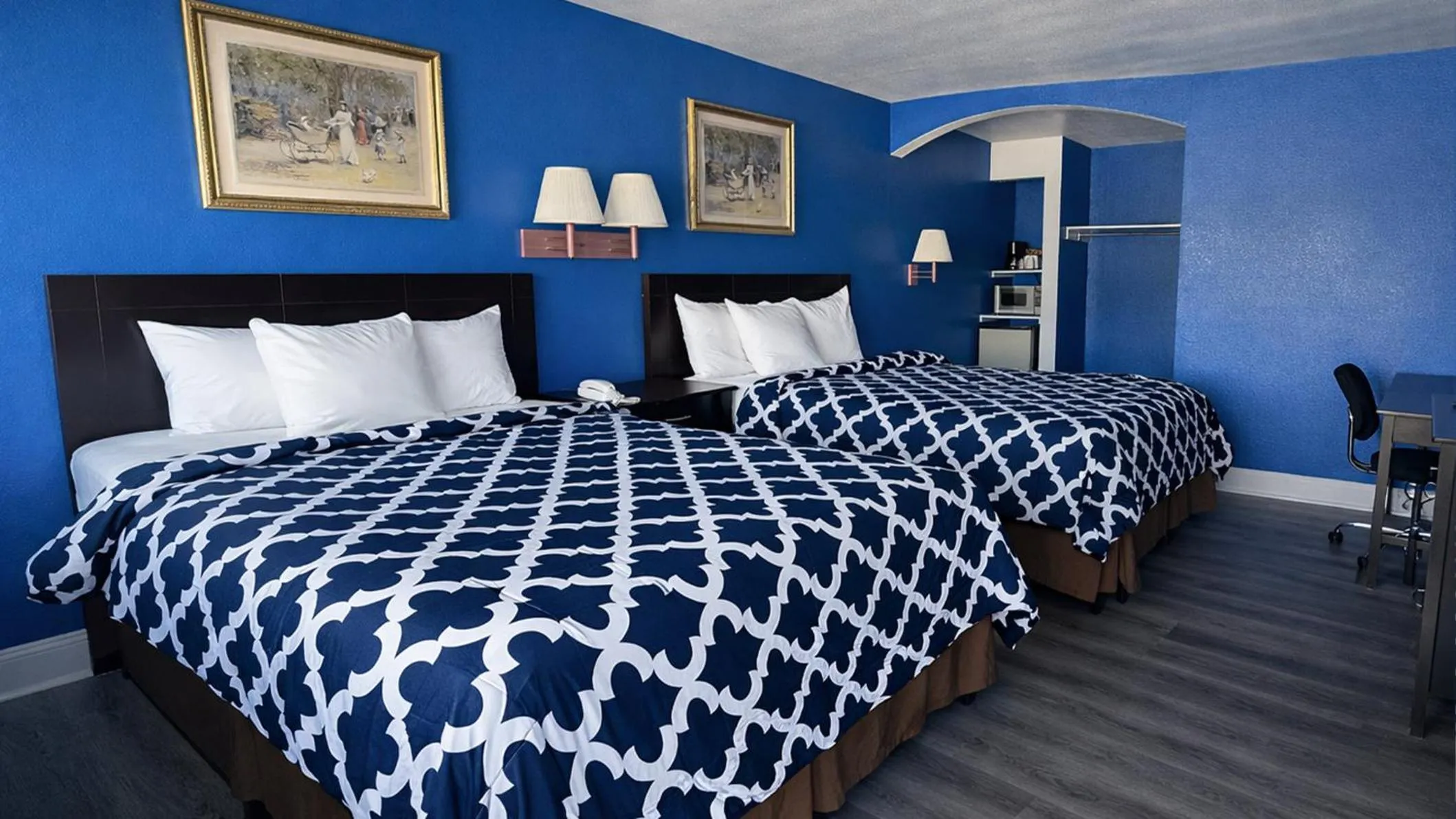 Bedroom, Bed in Apollo Lodge and RV Park