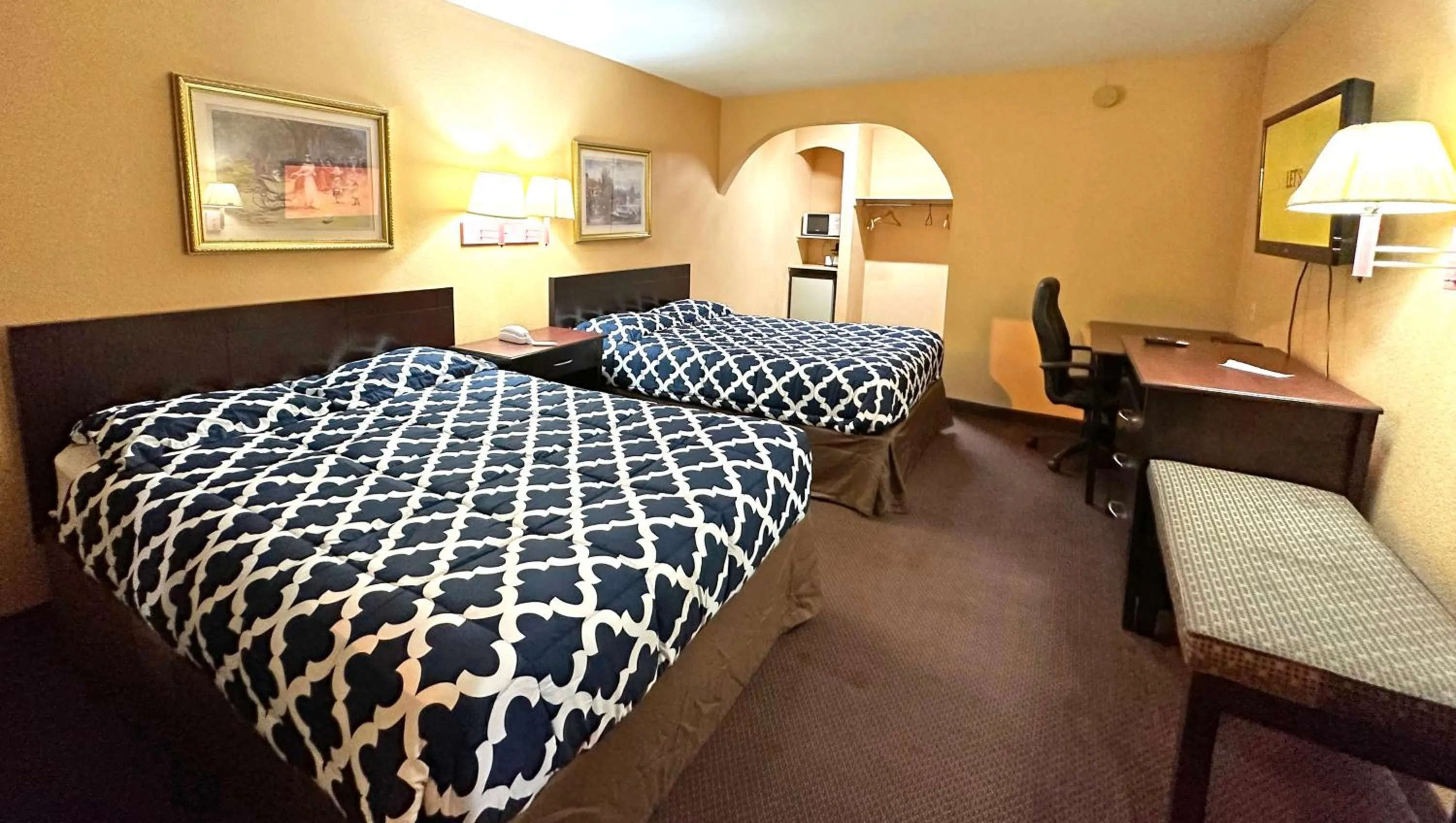 Bedroom, Bed in Apollo Lodge and RV Park