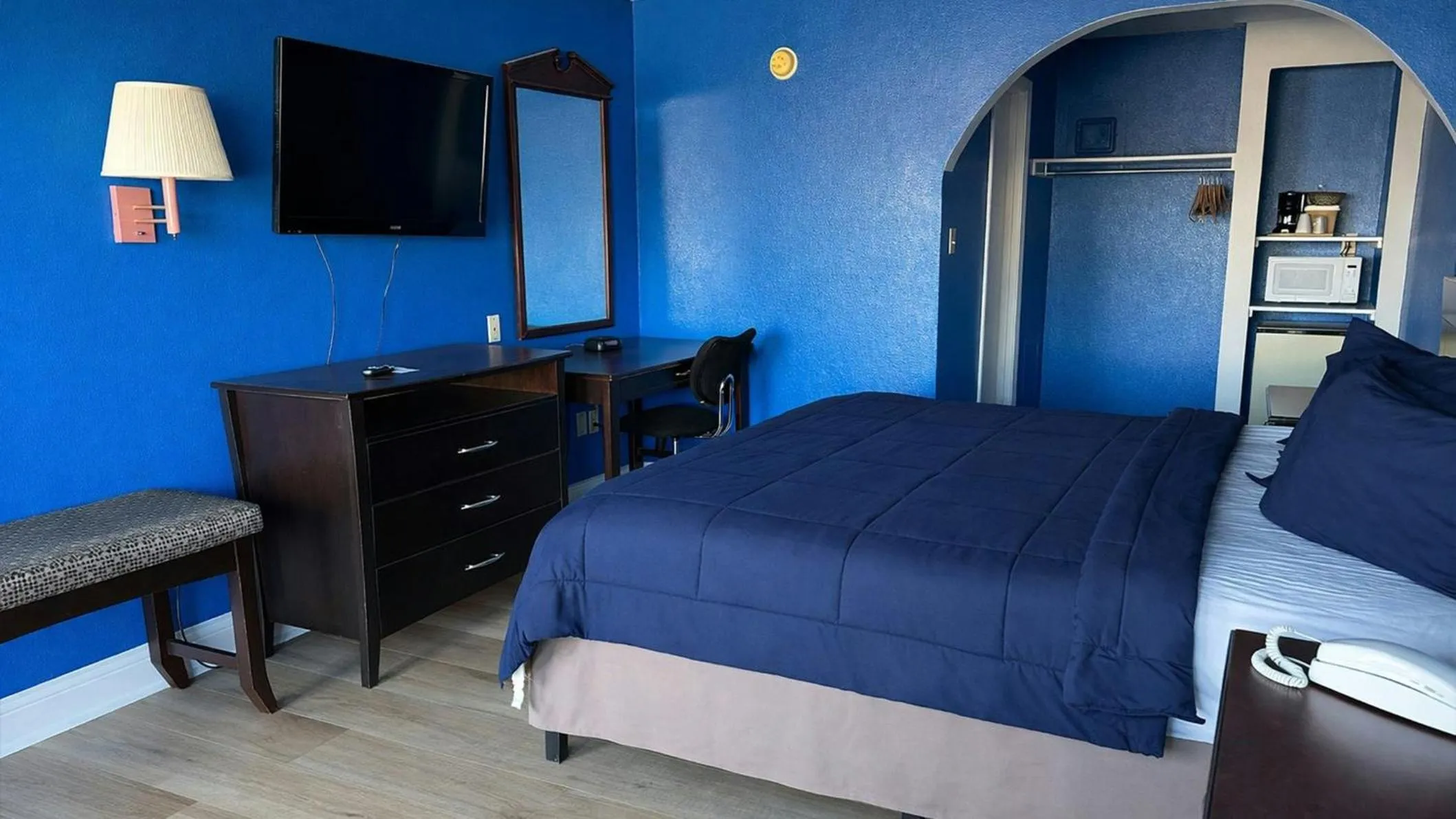 Bedroom in Apollo Lodge and RV Park