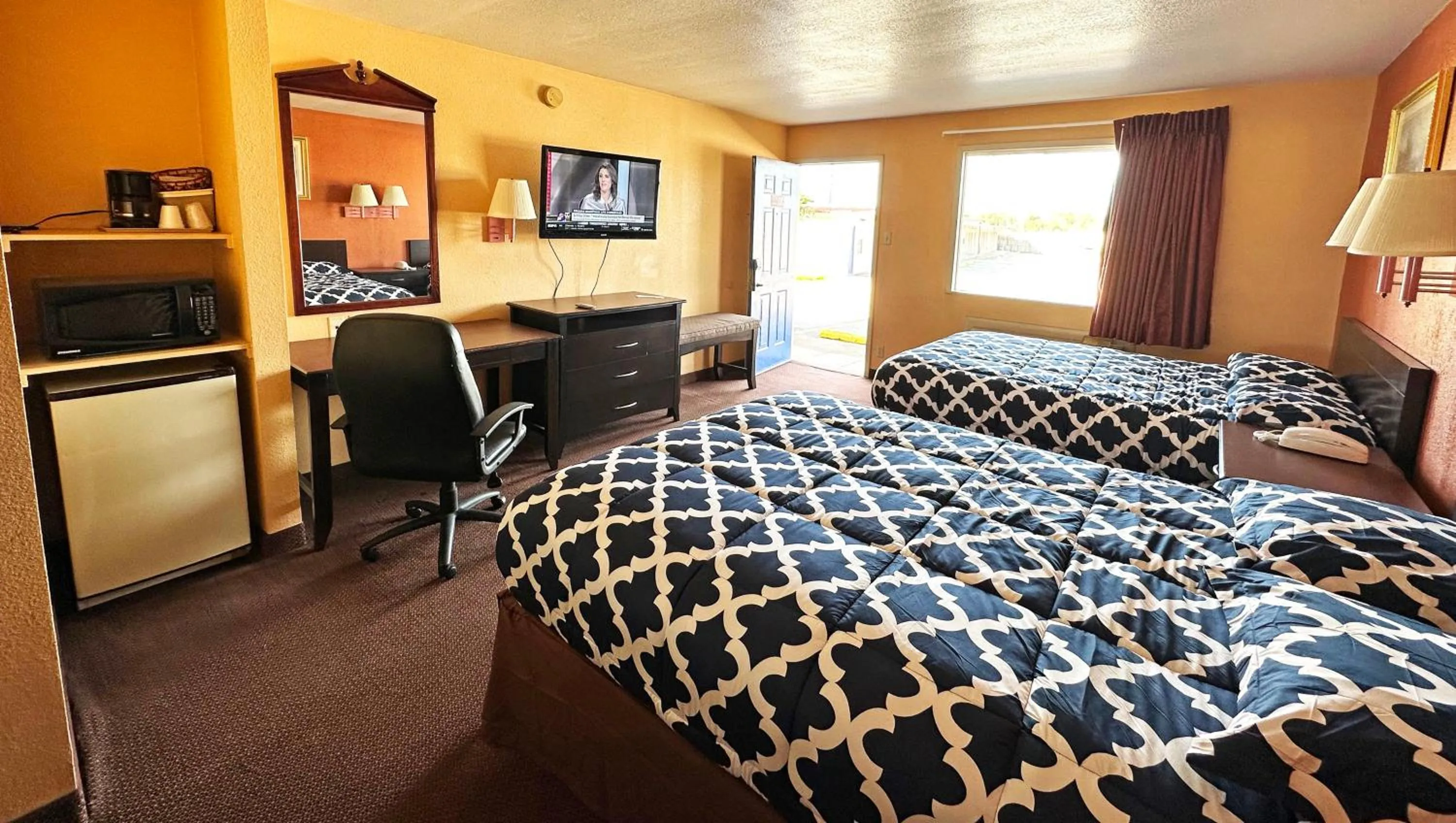 Bedroom, Bed in Apollo Lodge and RV Park