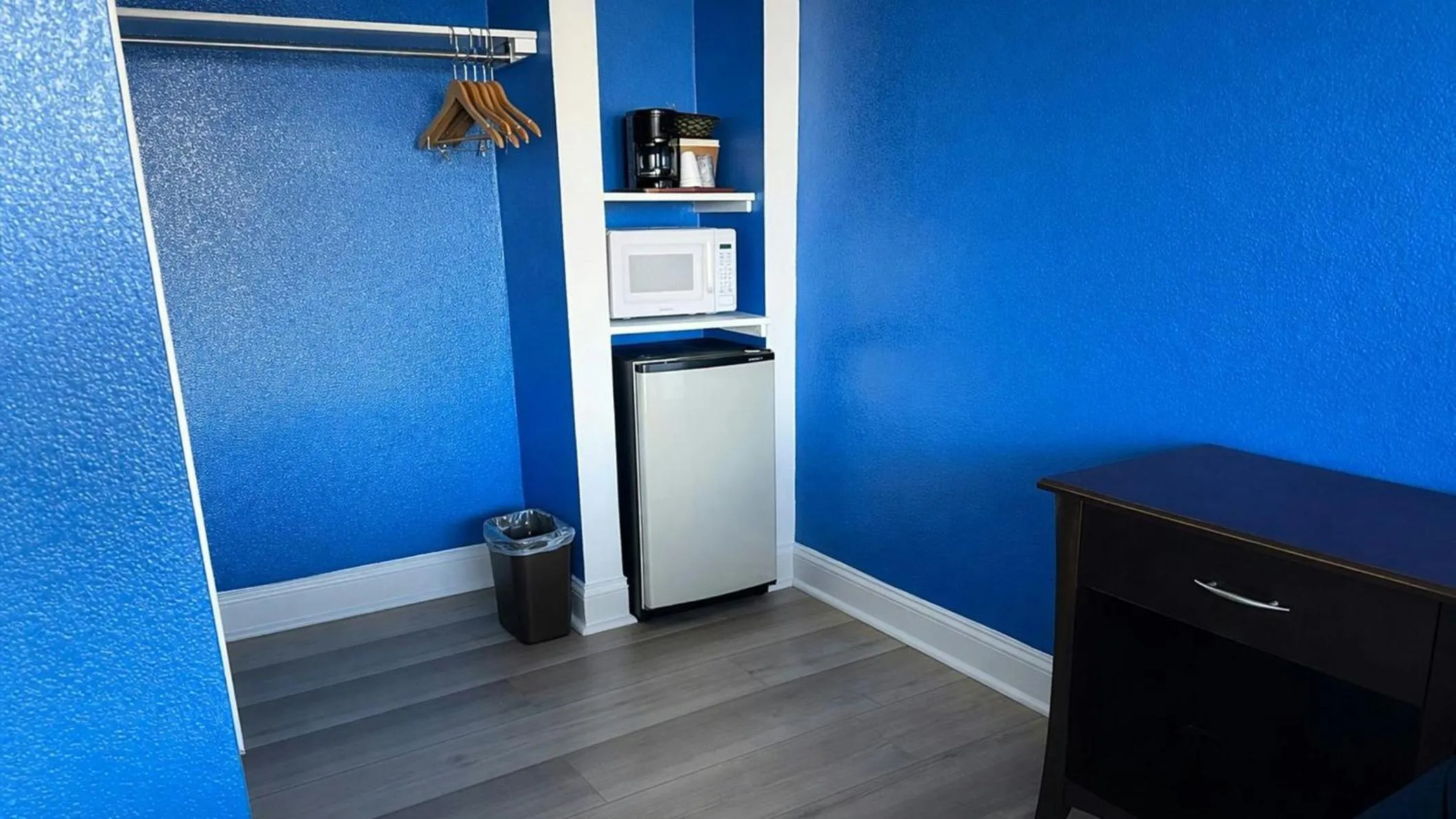 Photo of the whole room in Apollo Lodge and RV Park