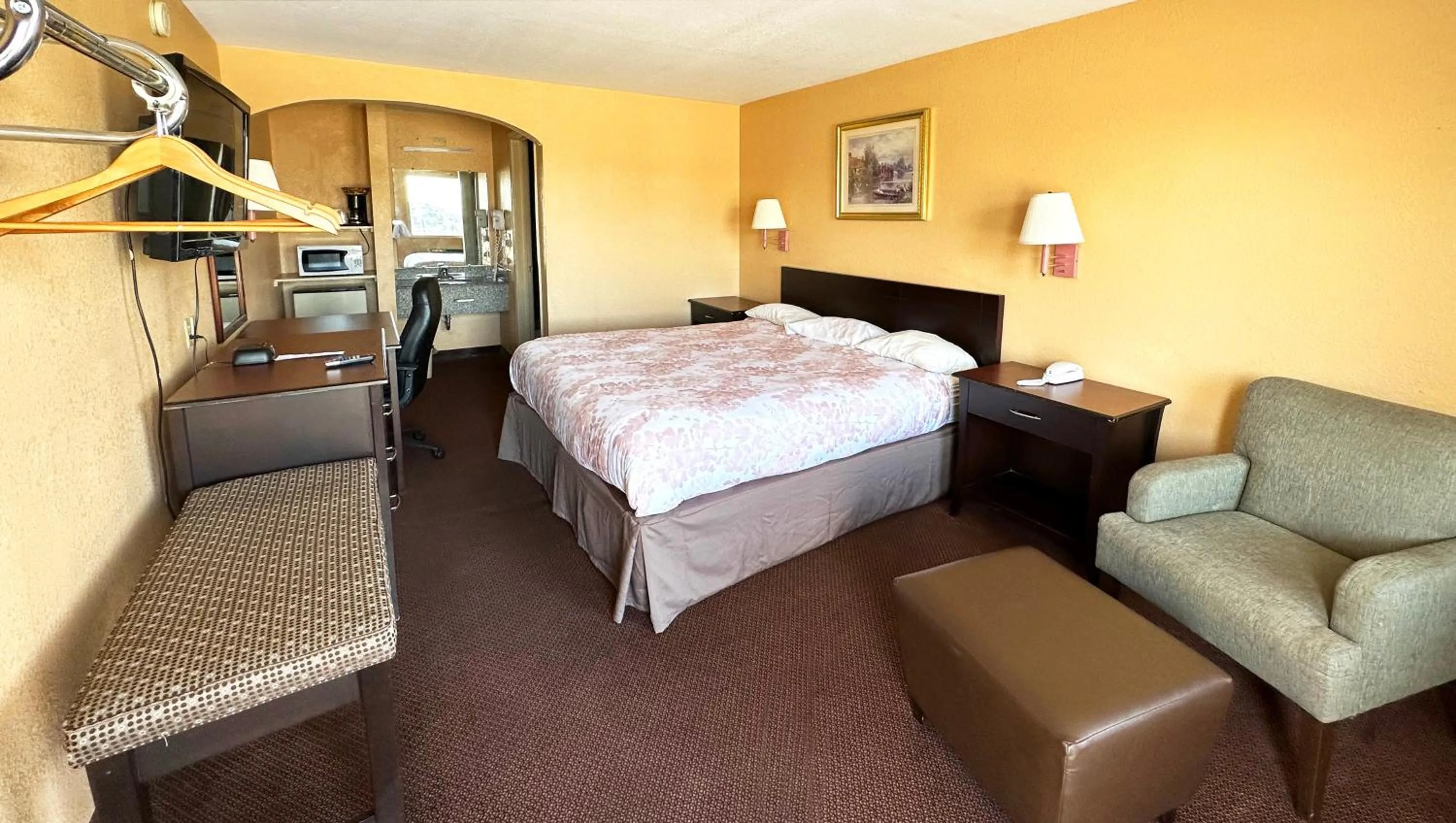 Bedroom, Bed in Apollo Lodge and RV Park