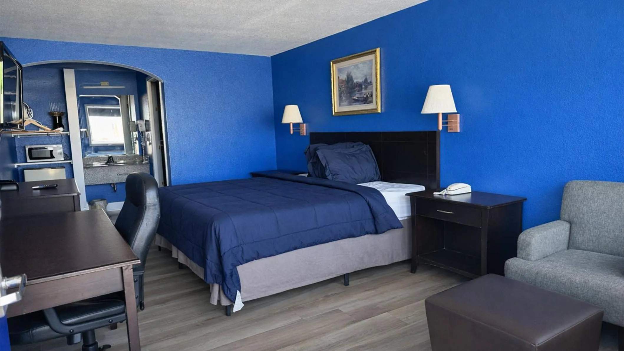 Bedroom, Bed in Apollo Lodge and RV Park