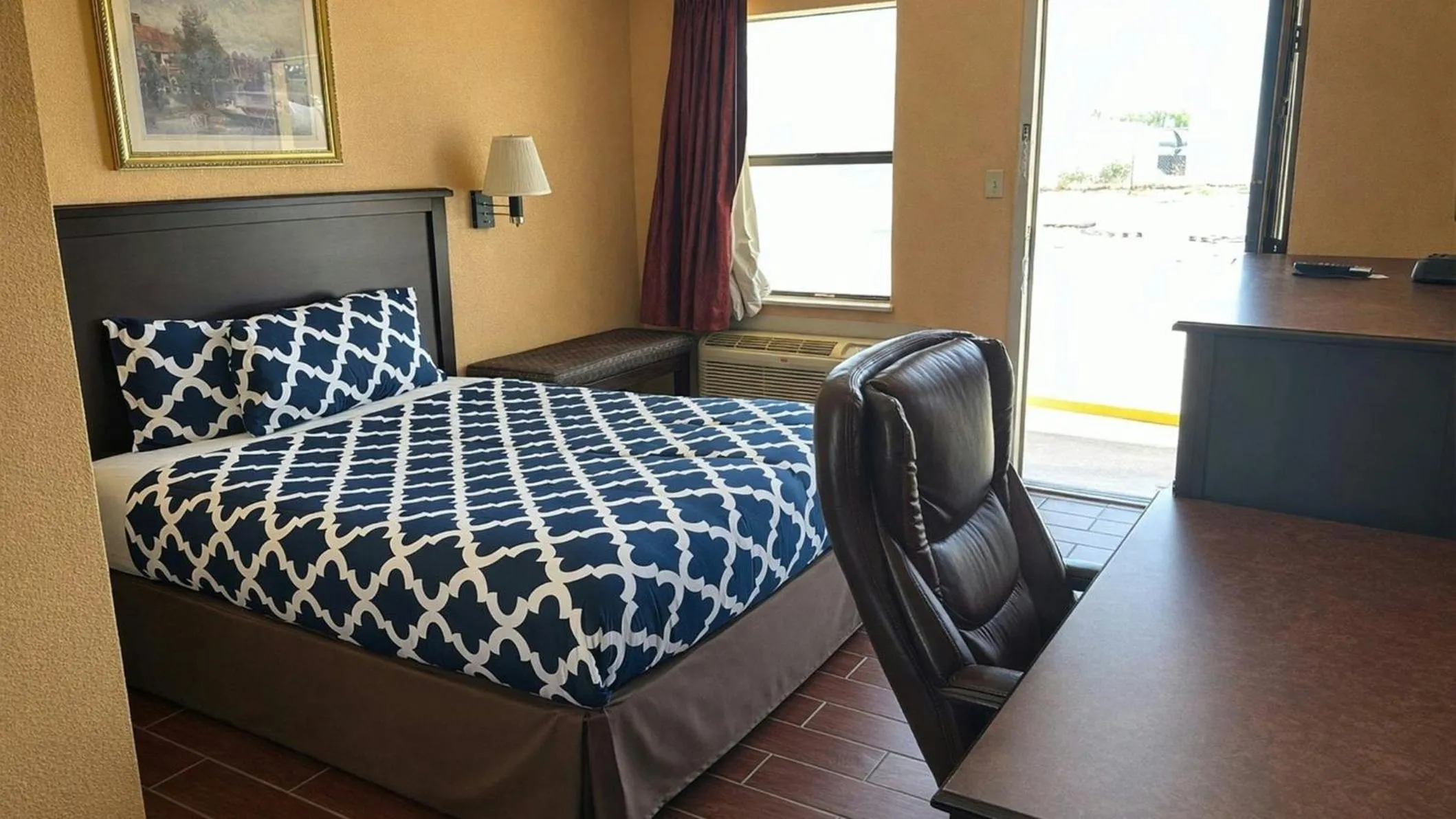 Bedroom in Apollo Lodge and RV Park