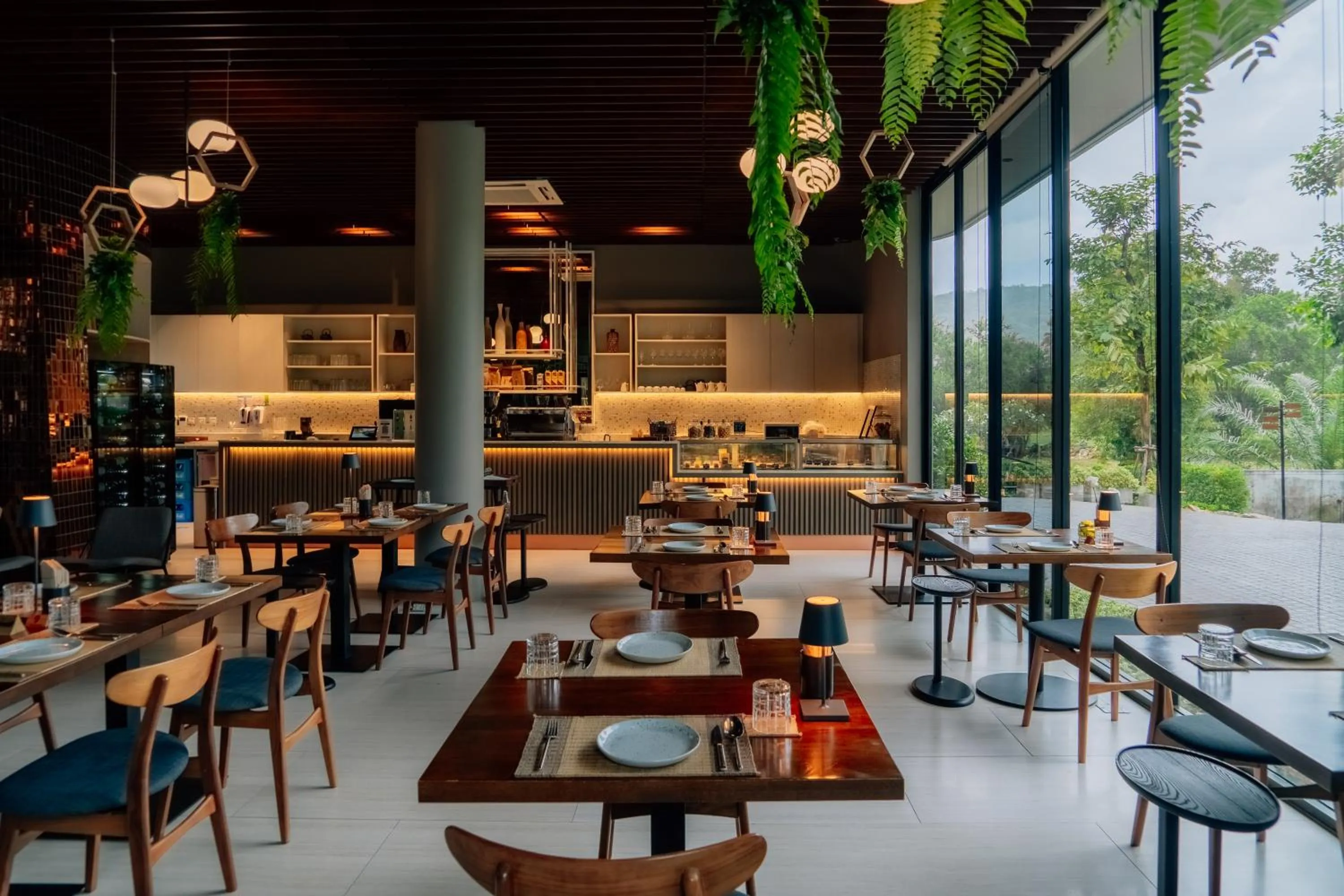 Restaurant/places to eat in VARANA Krabi Hotel