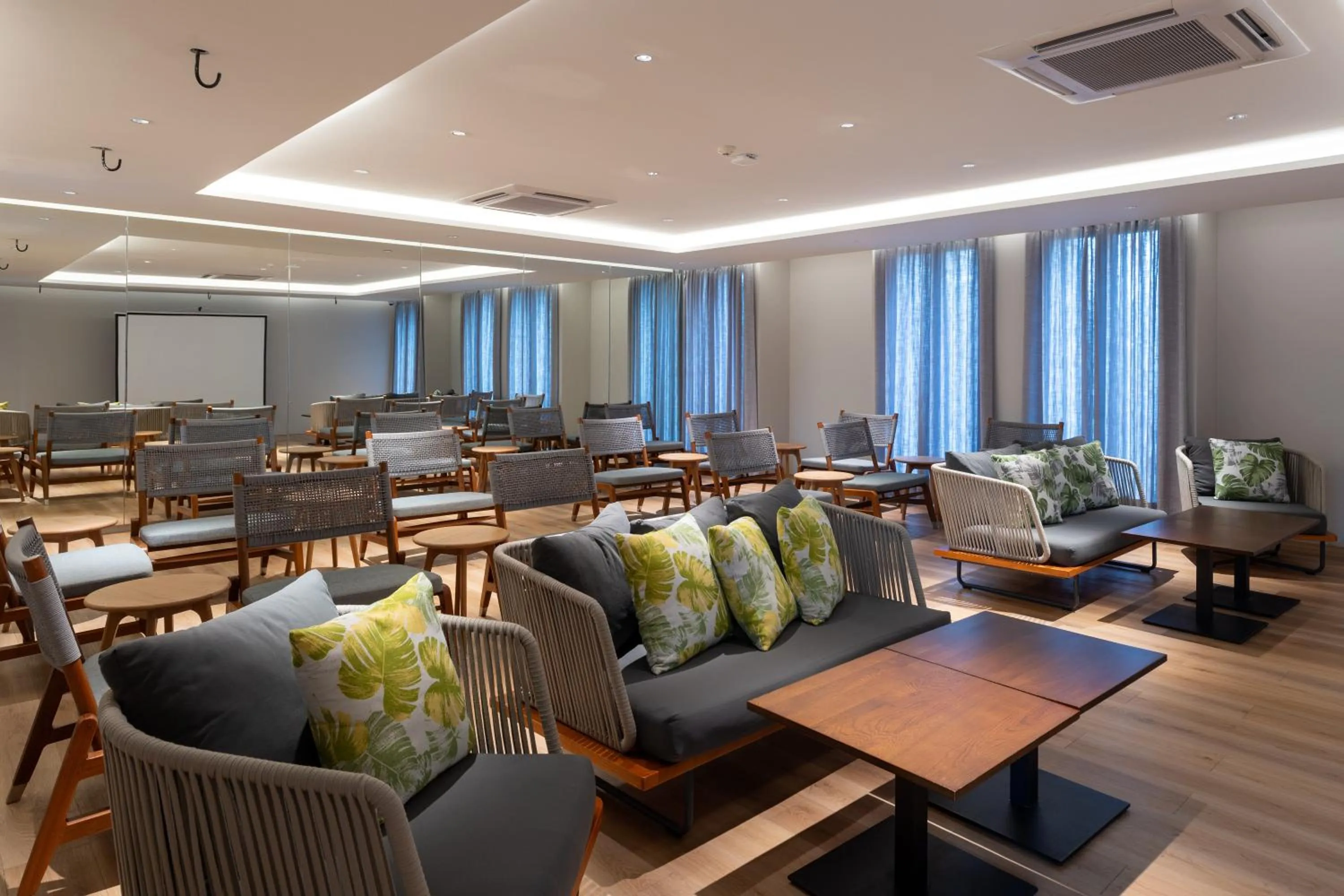 Meeting/conference room in VARANA Krabi Hotel