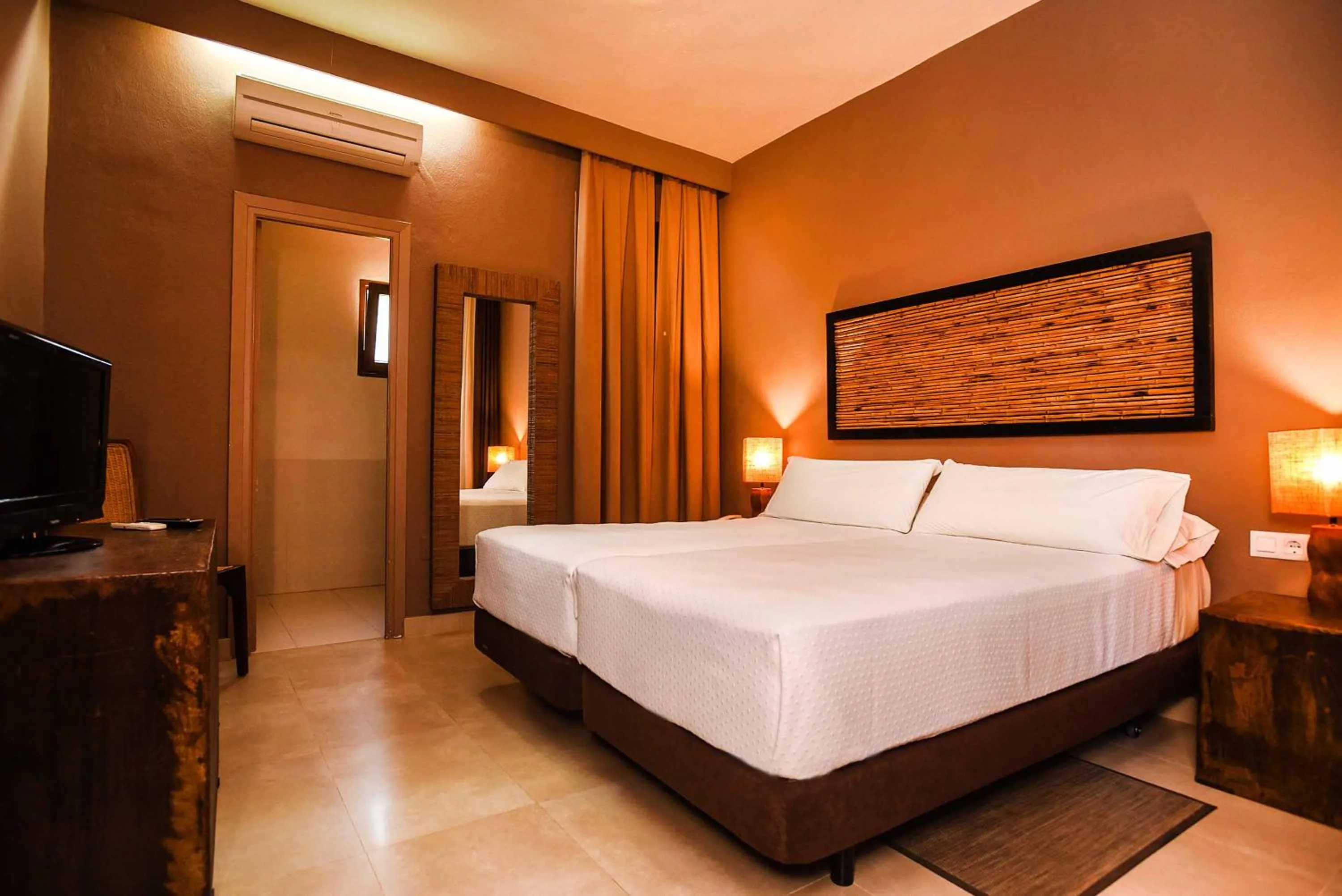 Photo of the whole room, Bed in Chillout Hotel Tres Mares