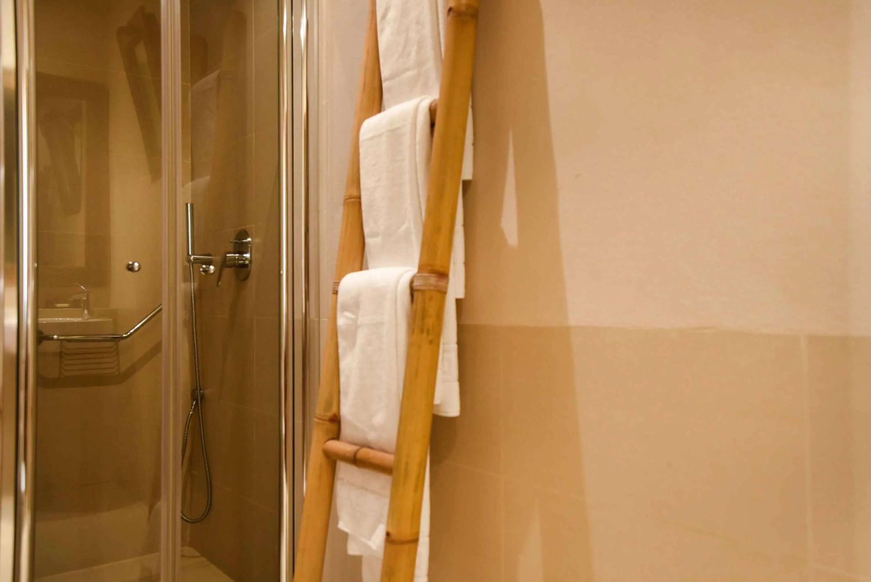 Shower in Chillout Hotel Tres Mares