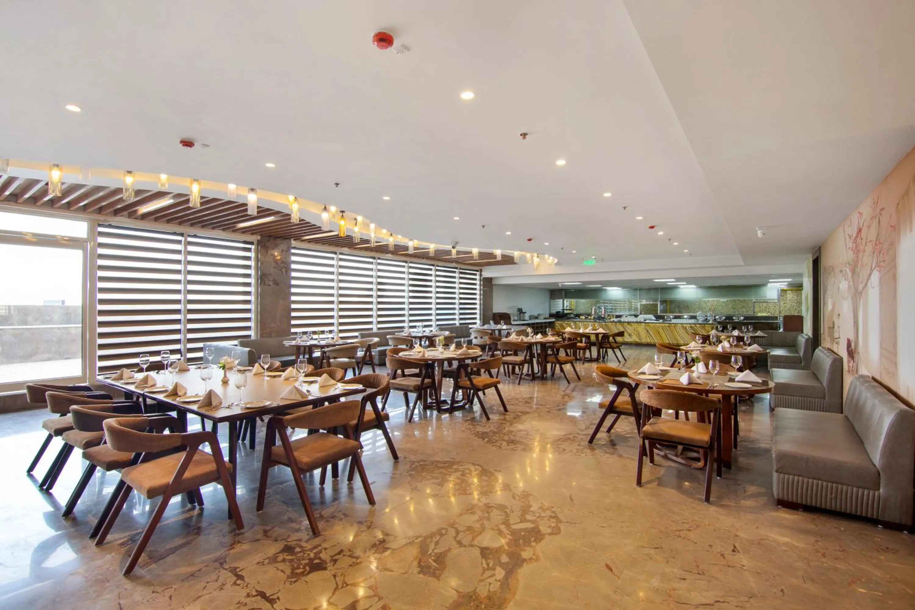 Restaurant/places to eat in Sarovar Portico Sonipat