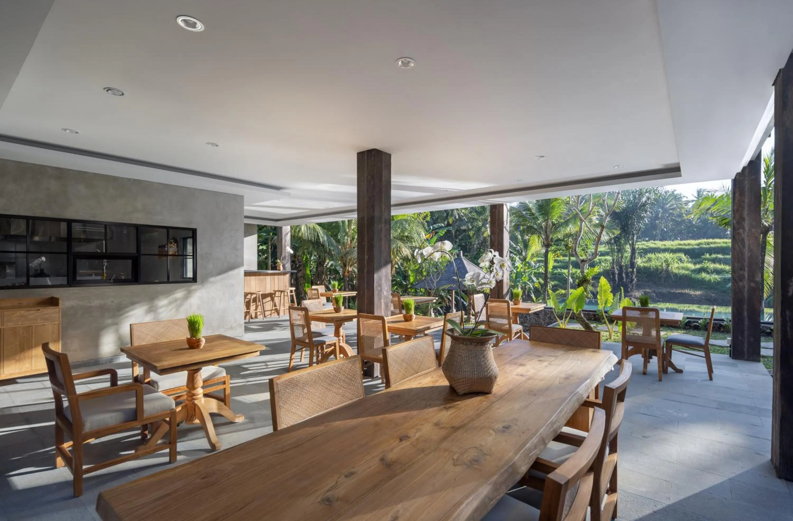 Restaurant/places to eat in RUMAH KAYU RESORT