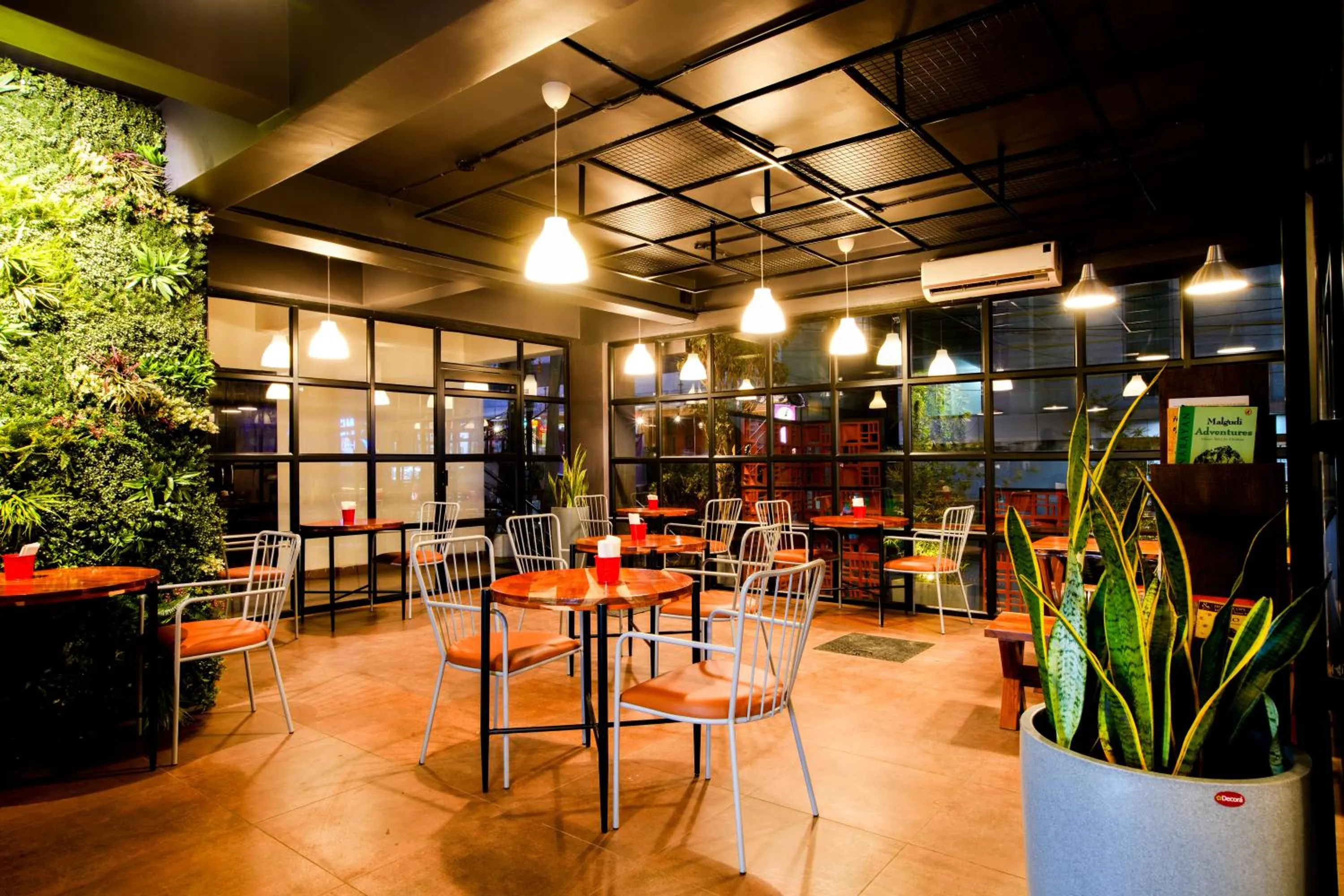 Restaurant/places to eat in La Hometel Hotel - HITECH City Hyderabad