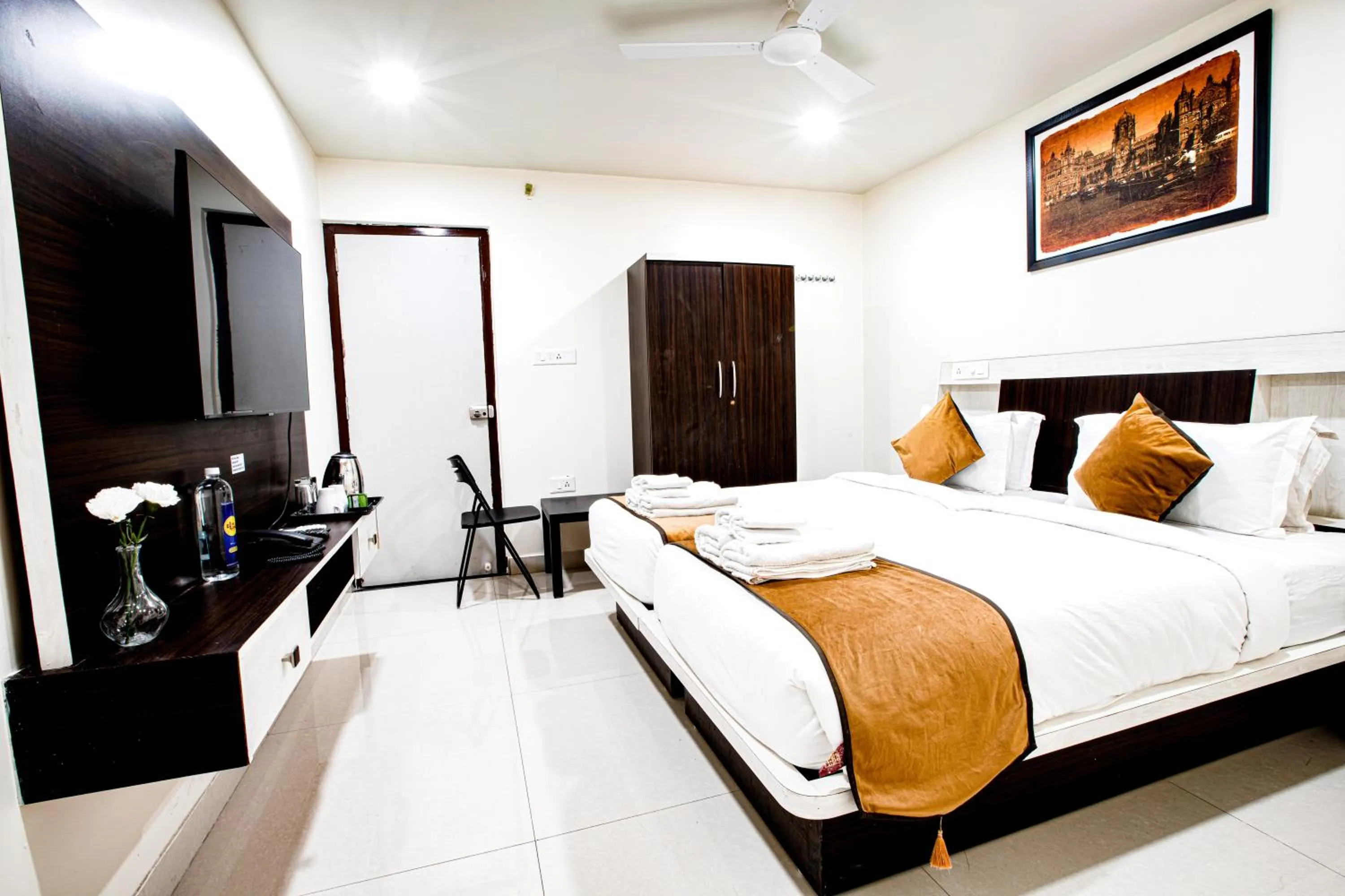 Bed in La Hometel Hotel - HITECH City Hyderabad