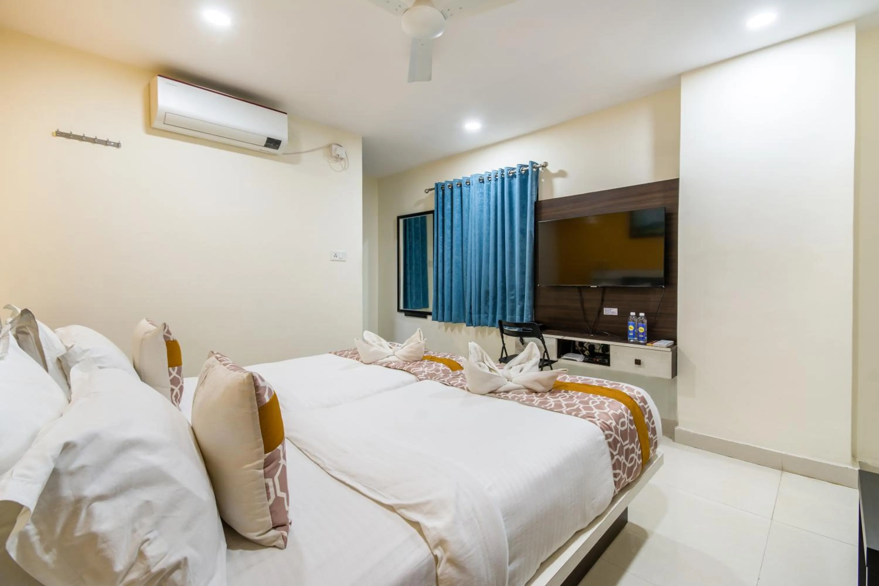 Bed in La Hometel Hotel - HITECH City Hyderabad