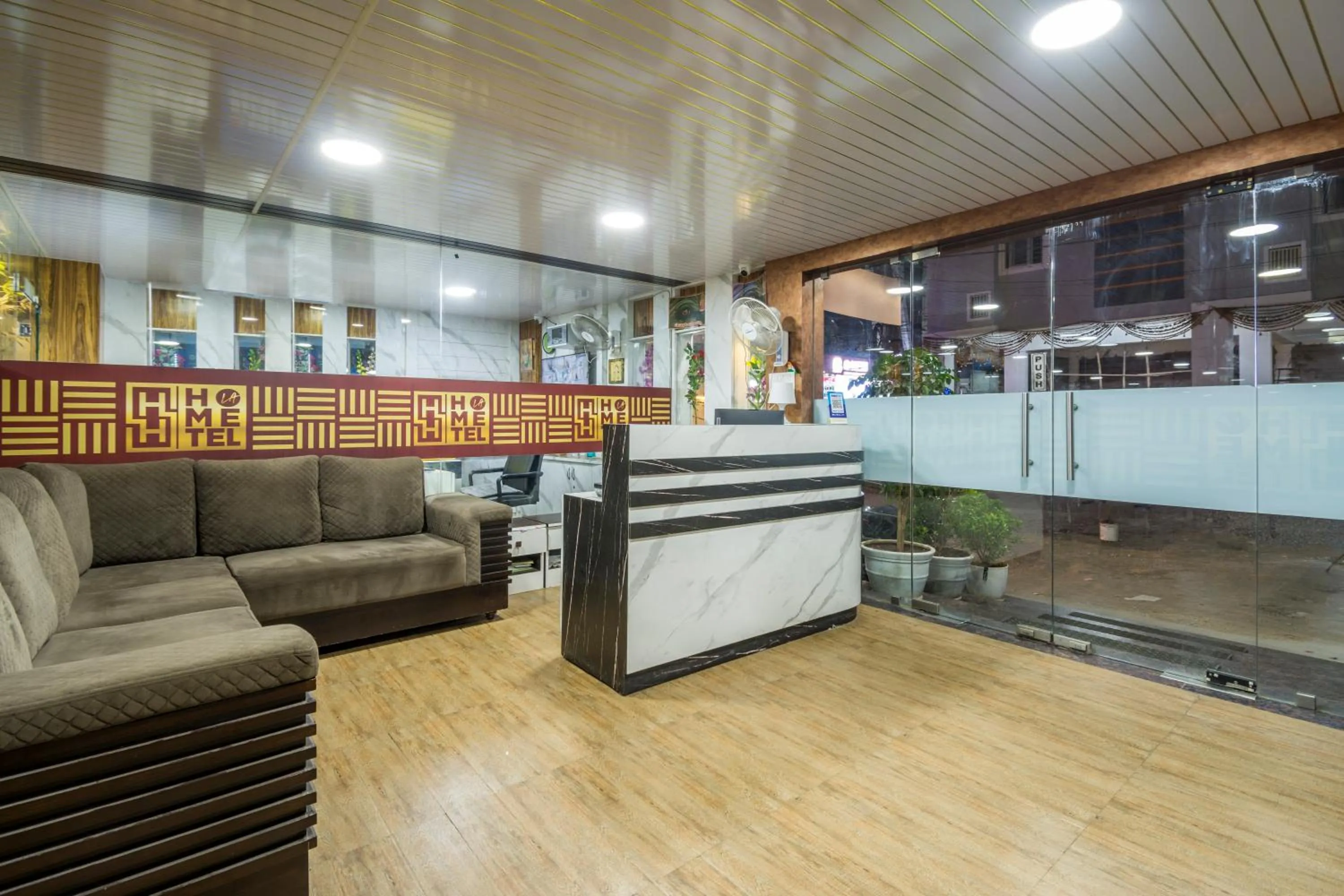 Lobby or reception in La Hometel Hotel - HITECH City Hyderabad