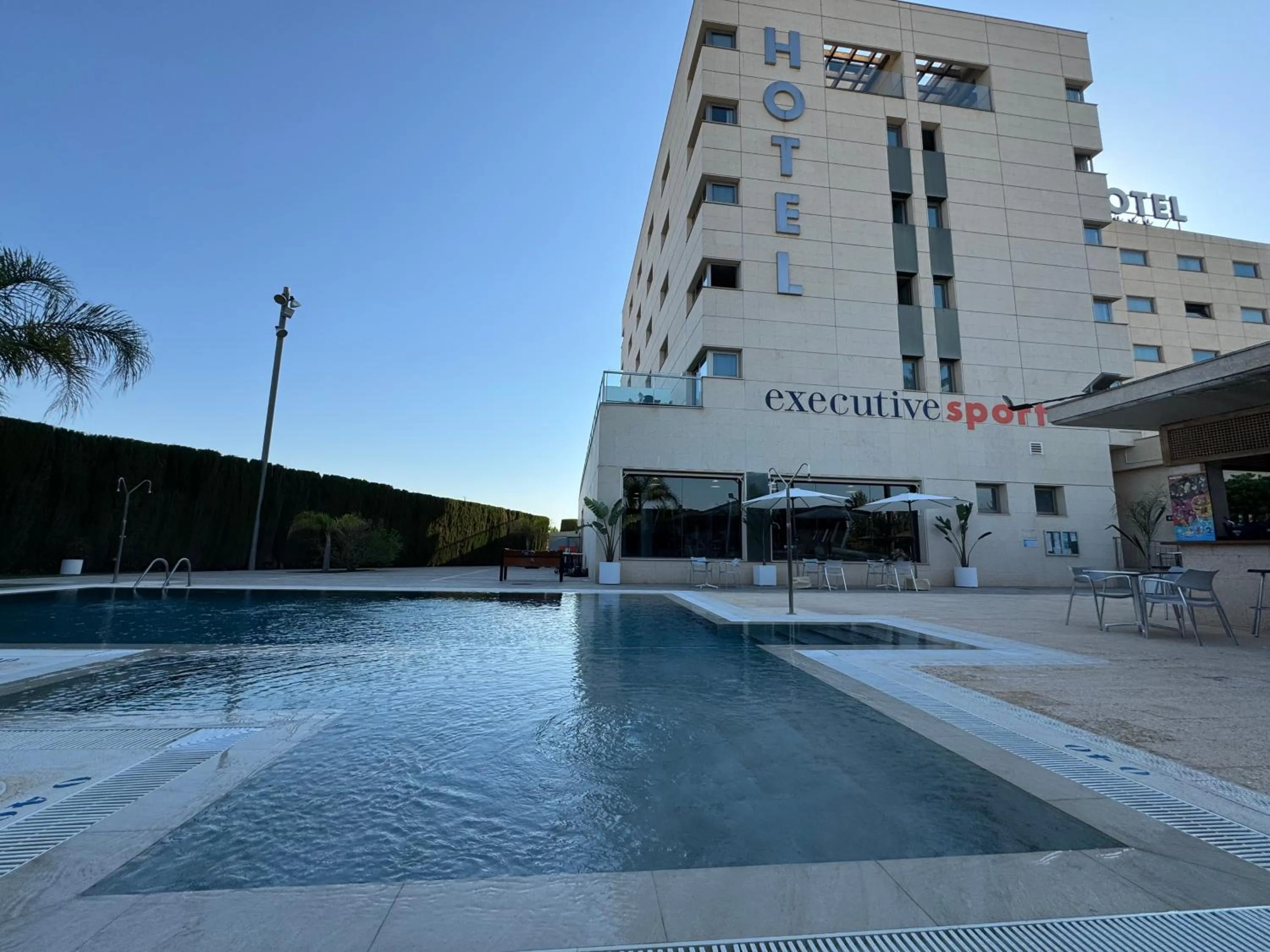 Swimming pool in Executive Sport