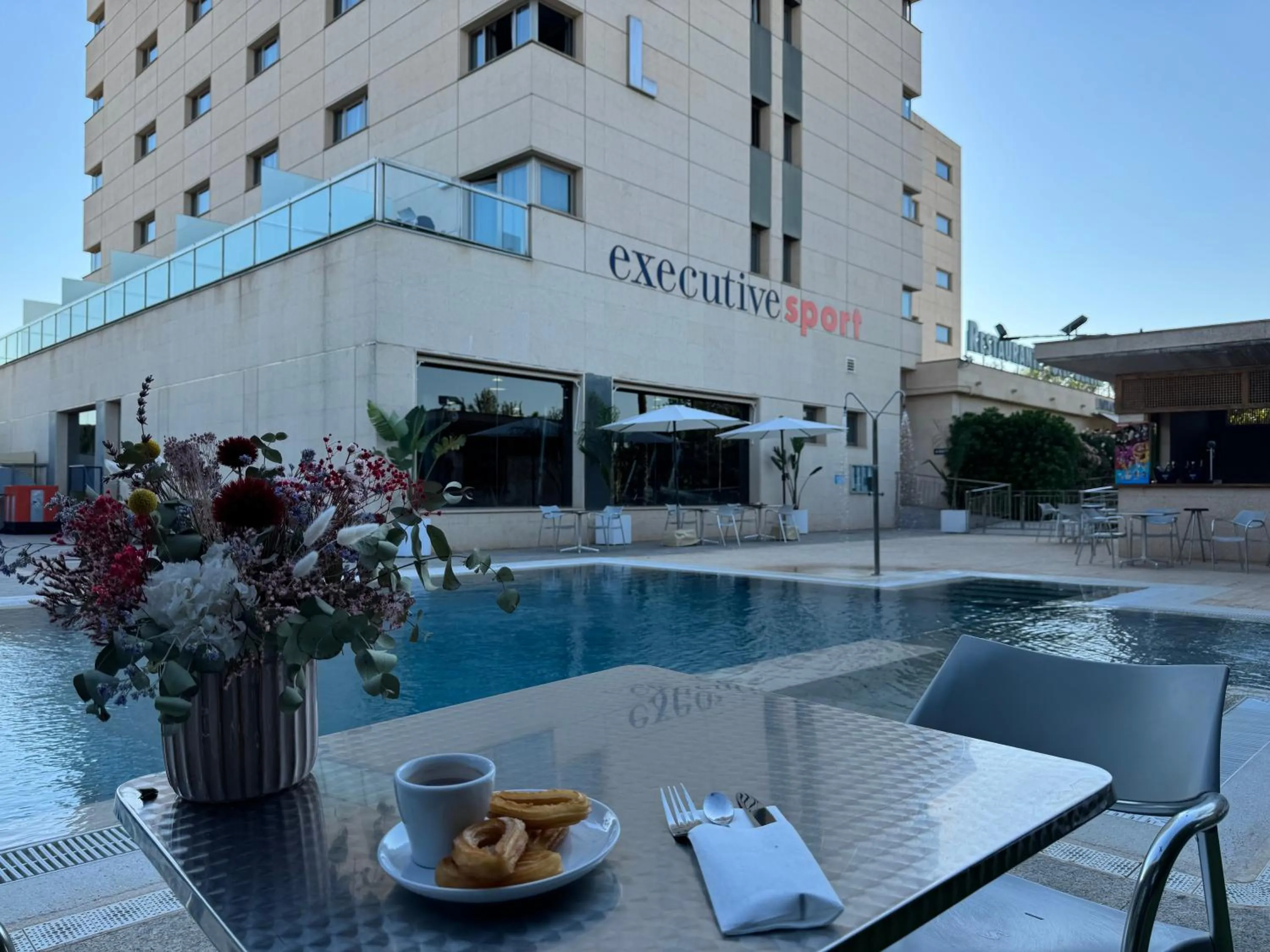 Swimming pool in Executive Sport