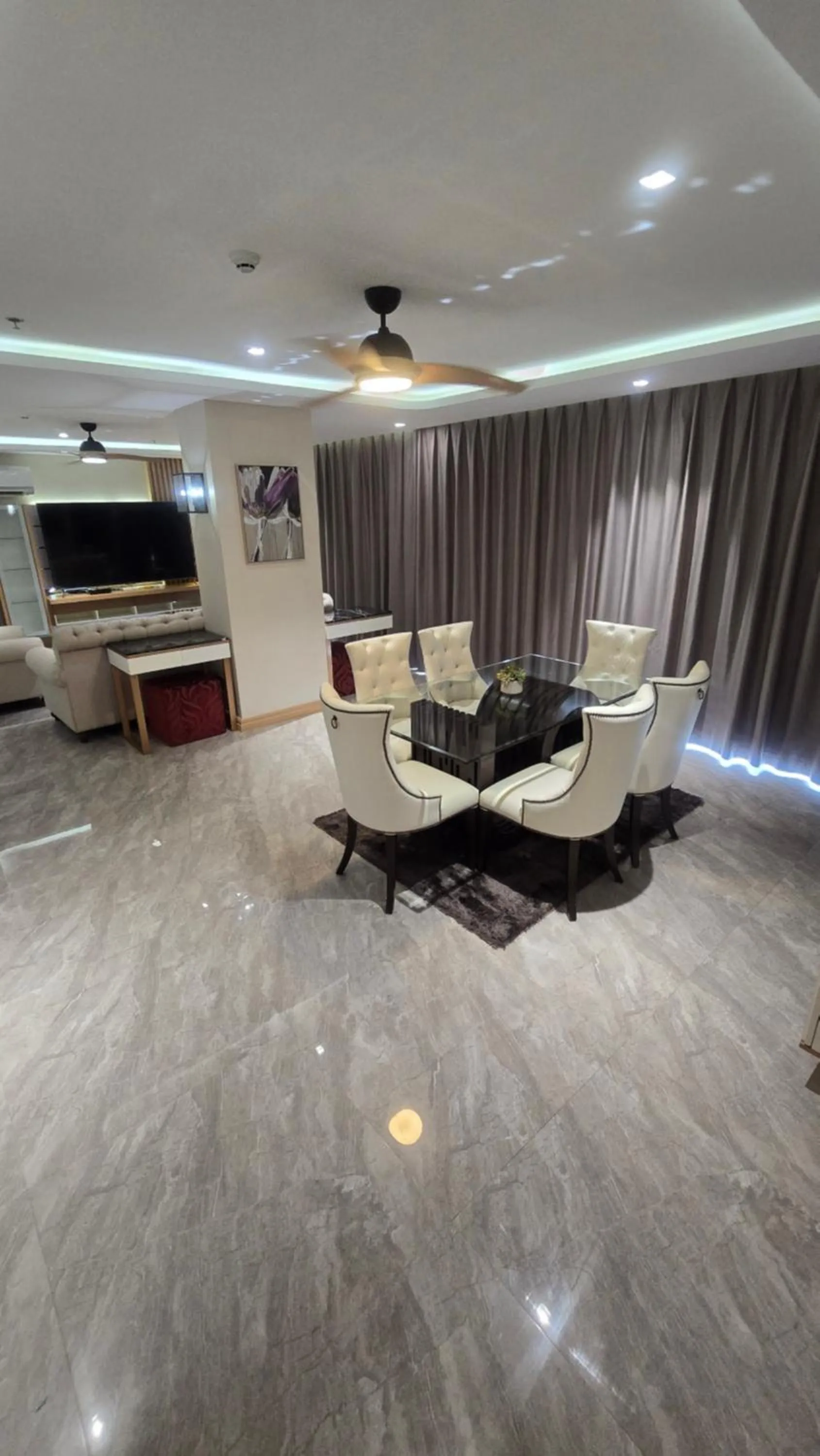 One Euphoria Luxe Hotel