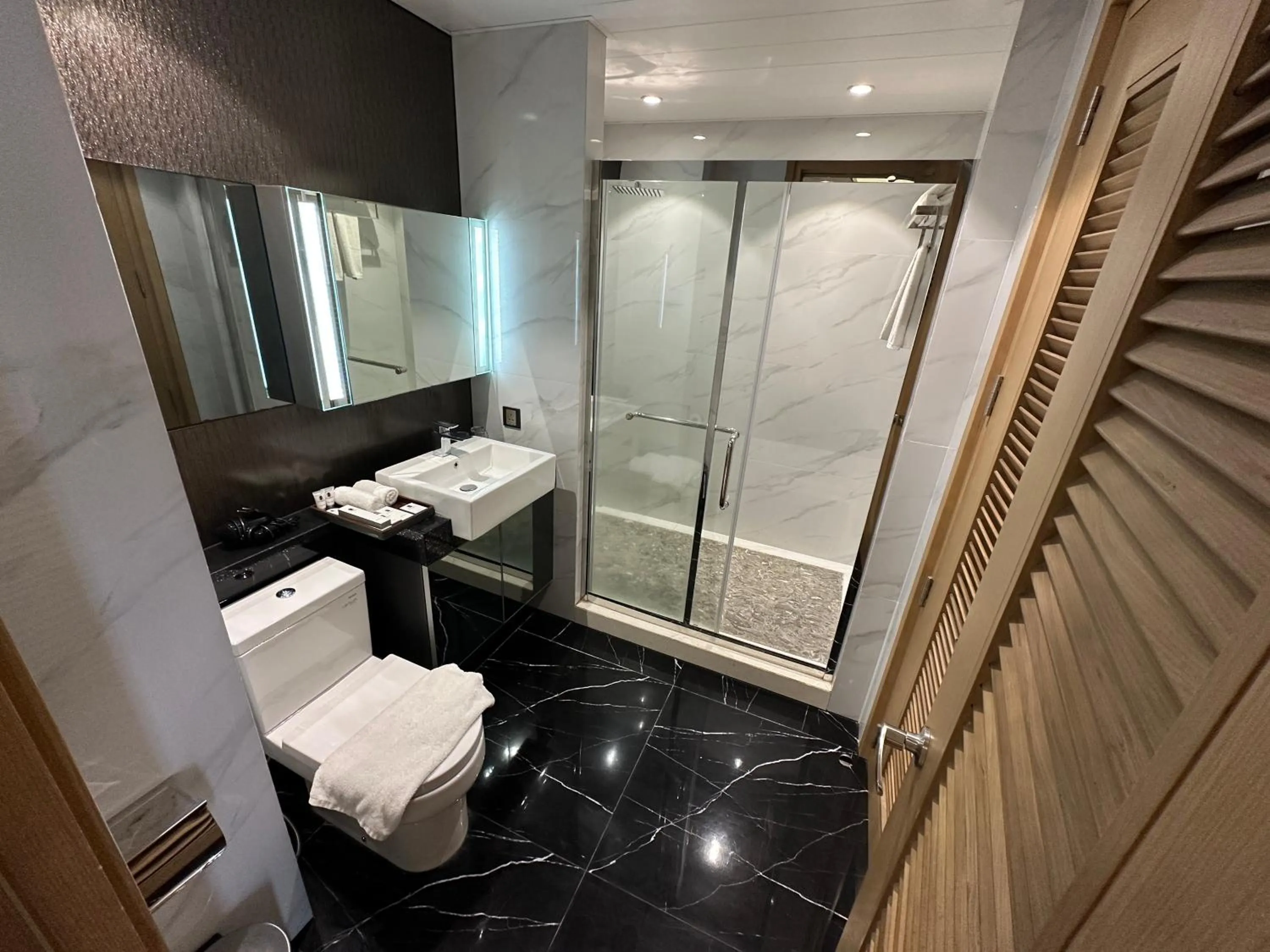 One Euphoria Luxe Hotel