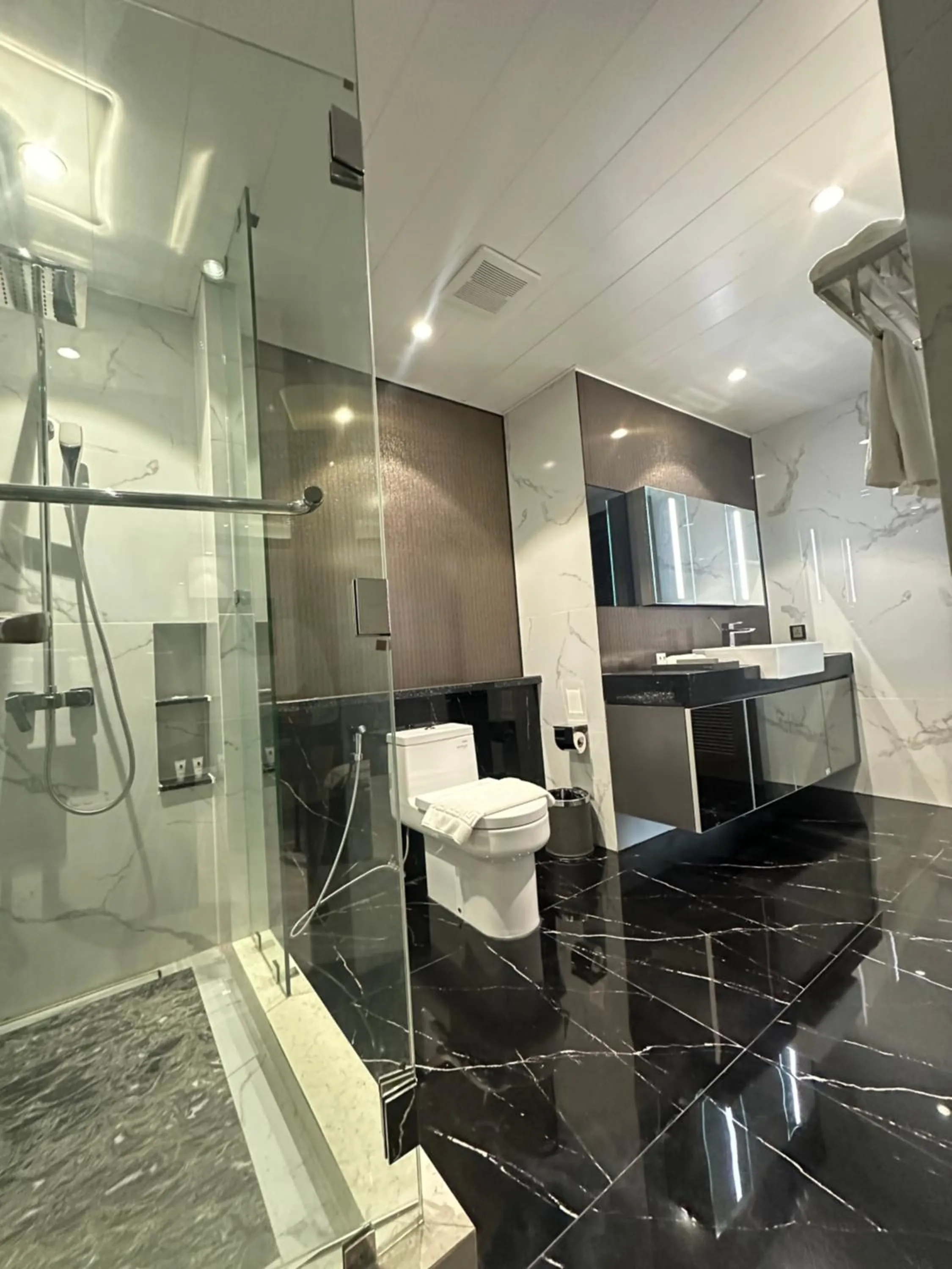 One Euphoria Luxe Hotel