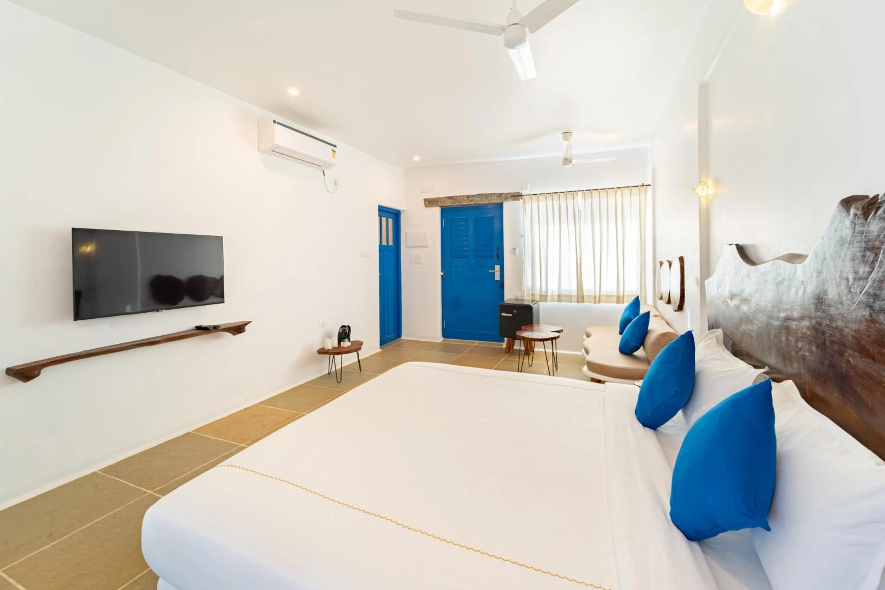 TV and multimedia, Bed in Conch Resort Luxury Private Pool Suites