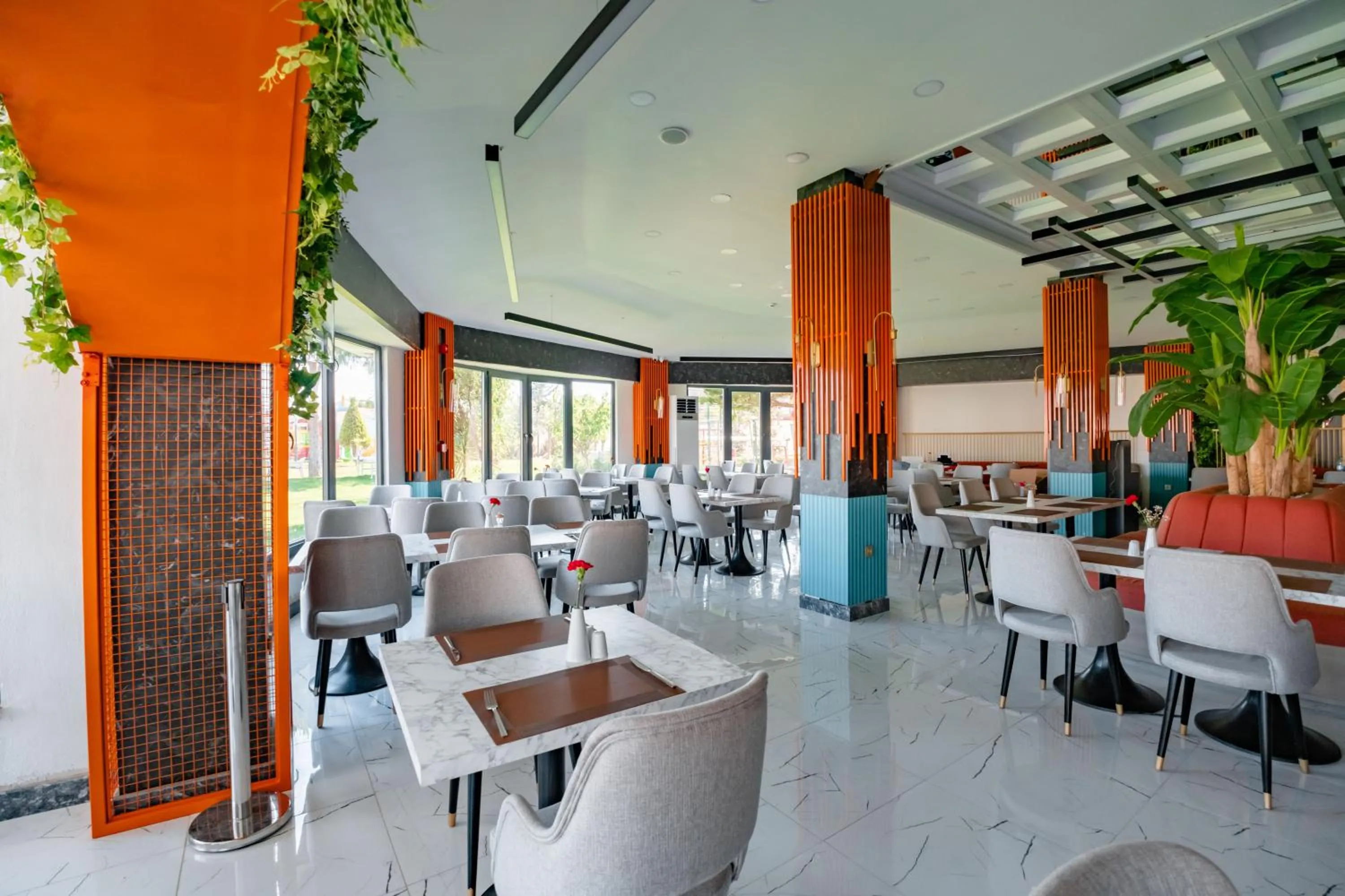 Restaurant/places to eat in La Benata Beach Hotel